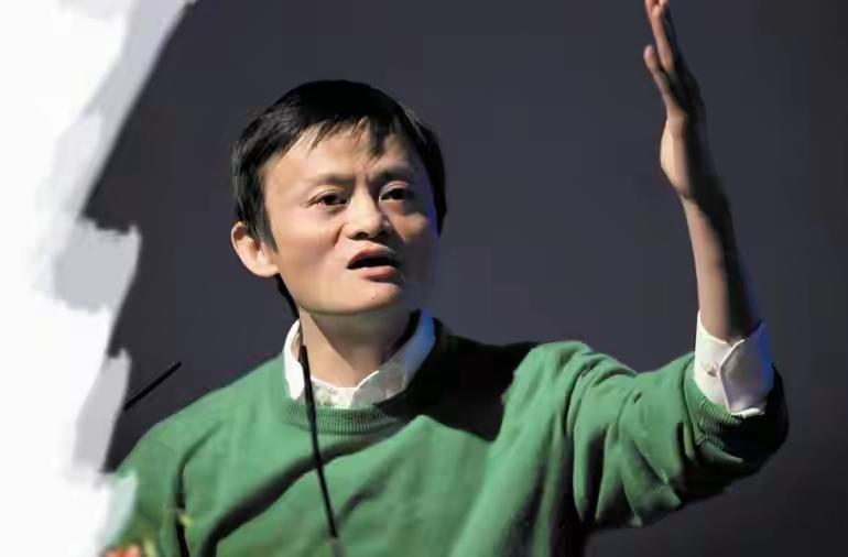  
西藏那曲7.0级地震一出来，第一批捐款名单就让人看到了人心。
黄晓明拉着黄渤