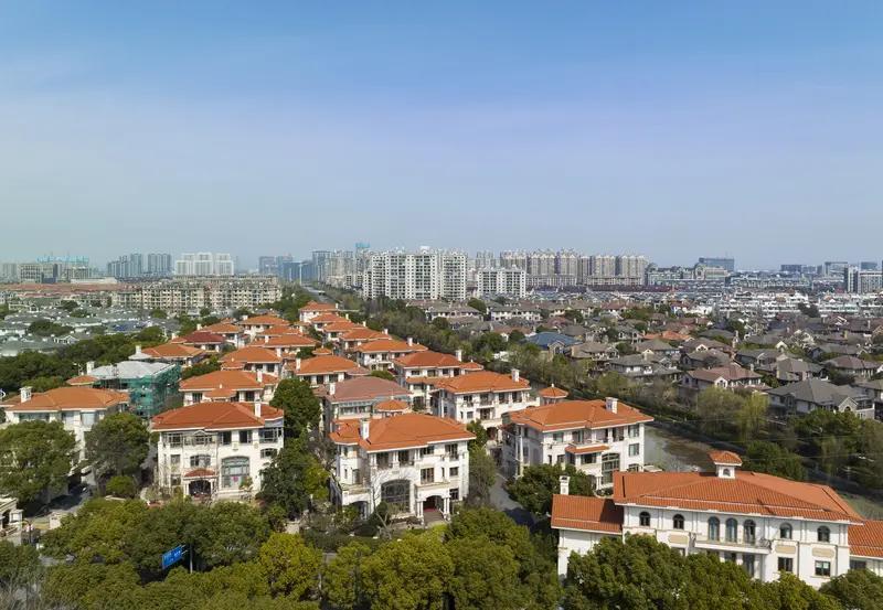 北方人去南方定居，不能简单说好不好。南方有很多诱人之处，像广州、深圳就业机会多，