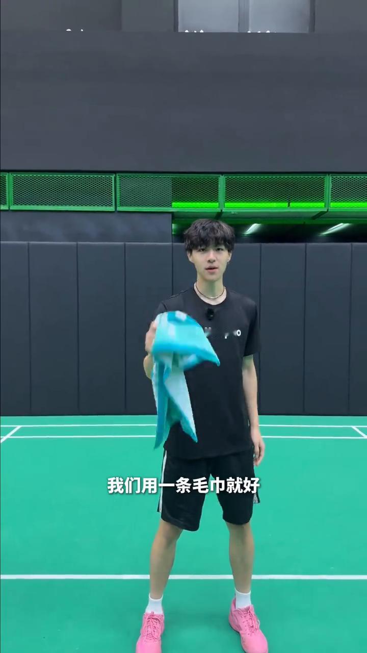 在家怎么练出这样的杀球？
居家练法：怎么样在家能练出这样的杀球？这个动作不用球拍