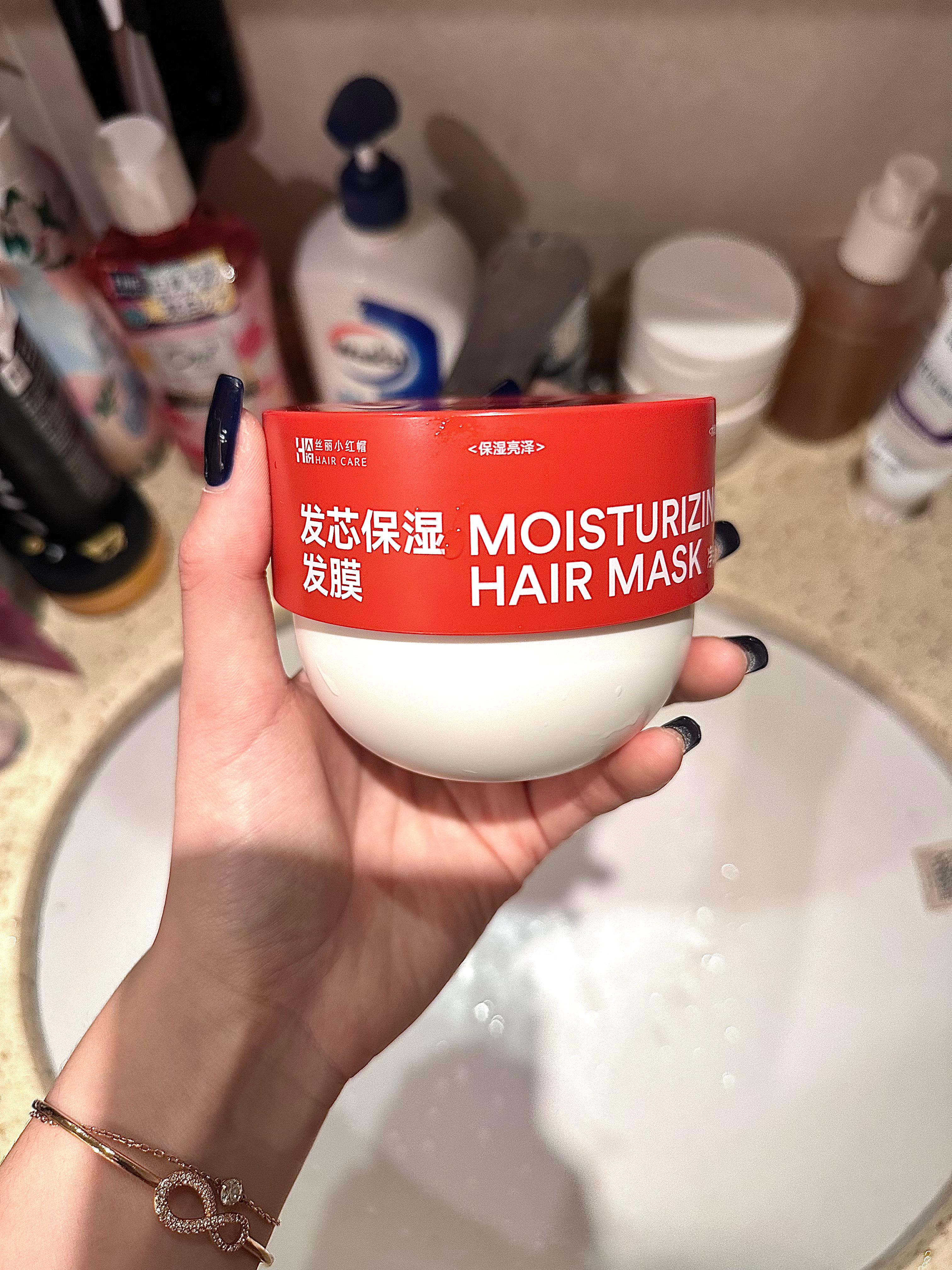 给大家推荐一个最近一直在用的发膜～每一次用都被惊艳到 我个人是沙发加自来卷 日常