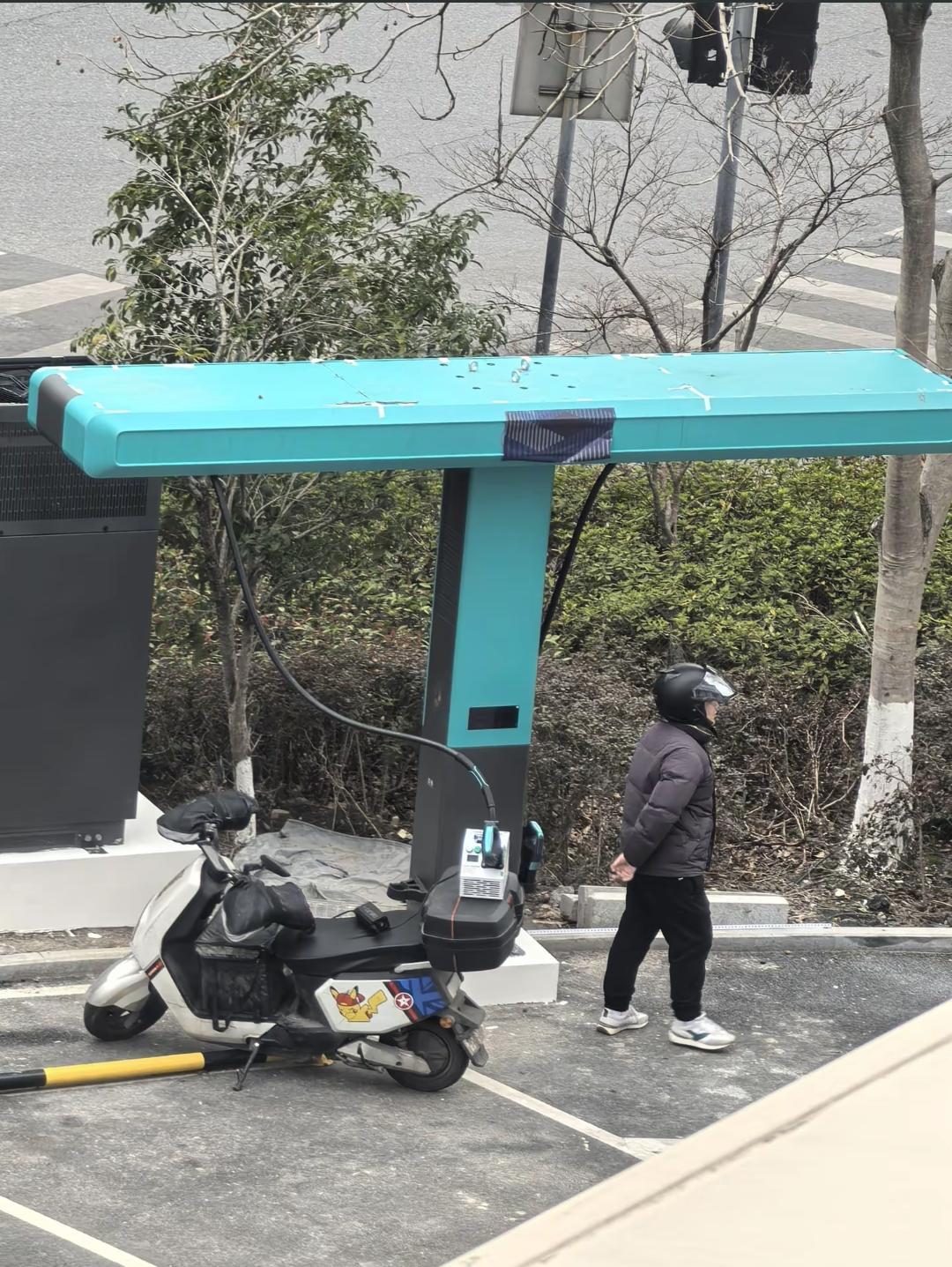 比亚迪的兆瓦闪充已经率先被电瓶车使用了！

这些民间发明家们真的非常有办法，使用