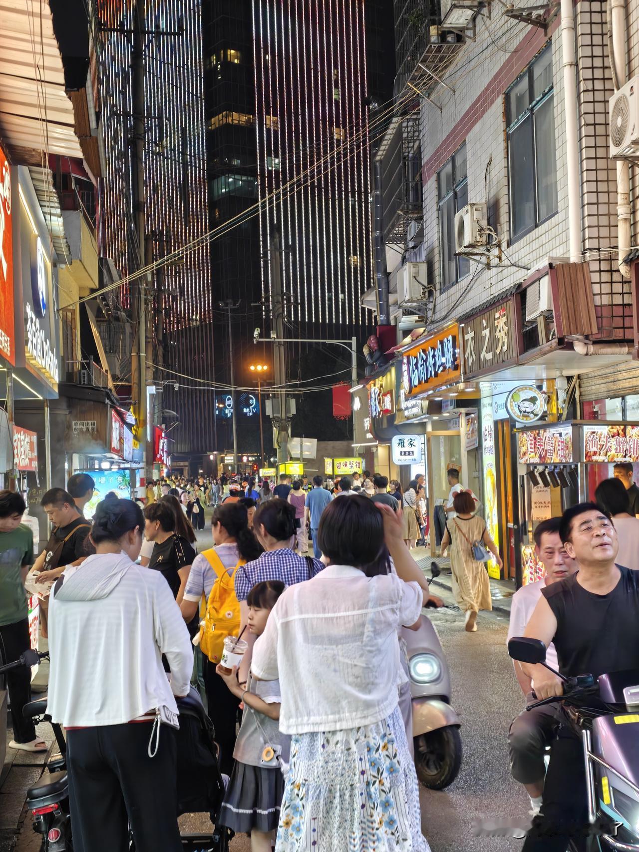 韩路和李杰灵准备接招！今天官宣一件大事：我思考了很长一段时间，还是打算加入餐饮行