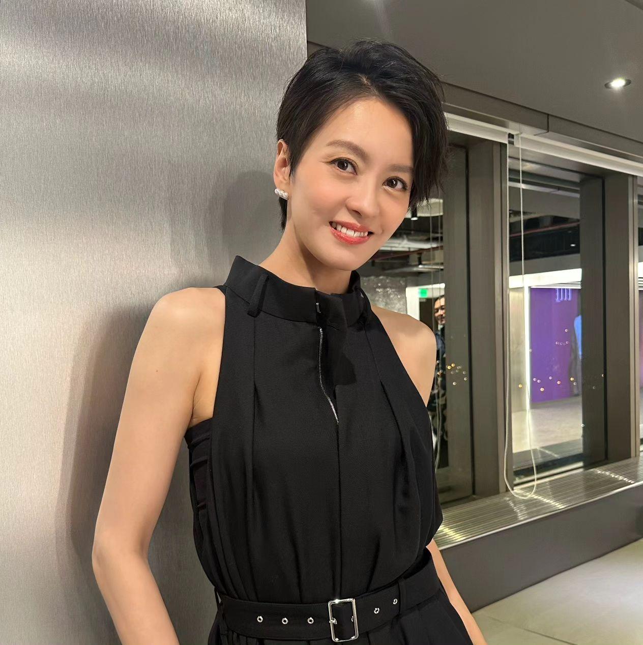 香港著名女星梁咏琪的近照，她今年都已经47岁，看起来颜值真的一直在巅峰