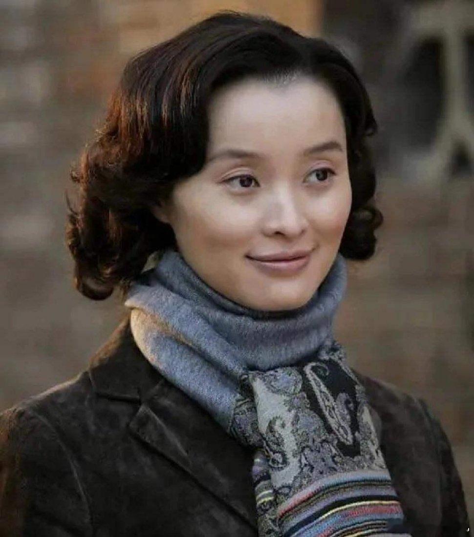 你们发现了没有，吴越这个人有点特别。她已经在演艺圈这么多年了，作为老戏骨，肯定是