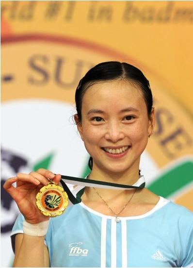 1999年，四川一女孩拿到世界冠军后，被教练踢出国家队。谁知4年后，她加入法国籍