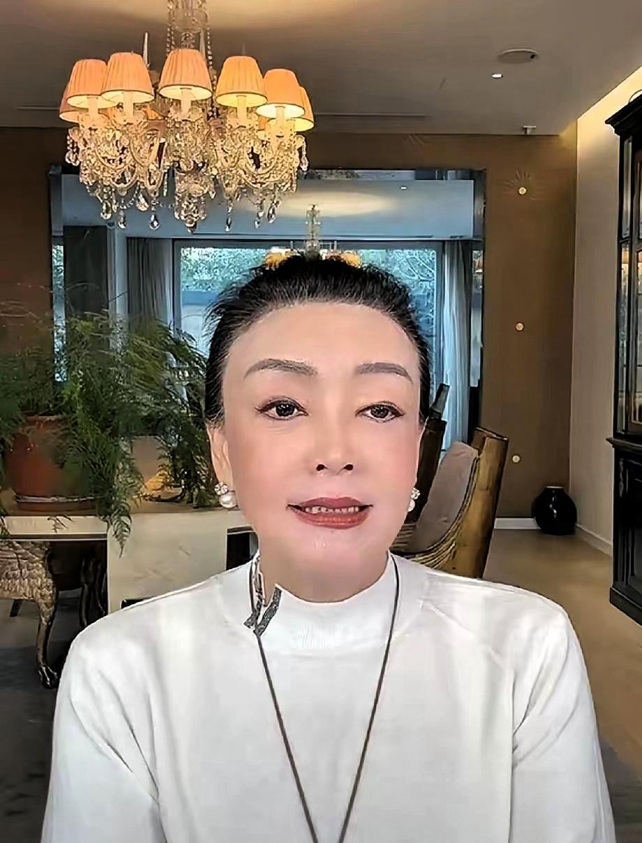 兰姐的真心话，那些年，和现在的汪小菲
兰姐说了，以前对小菲太狠了，因为家里事多，