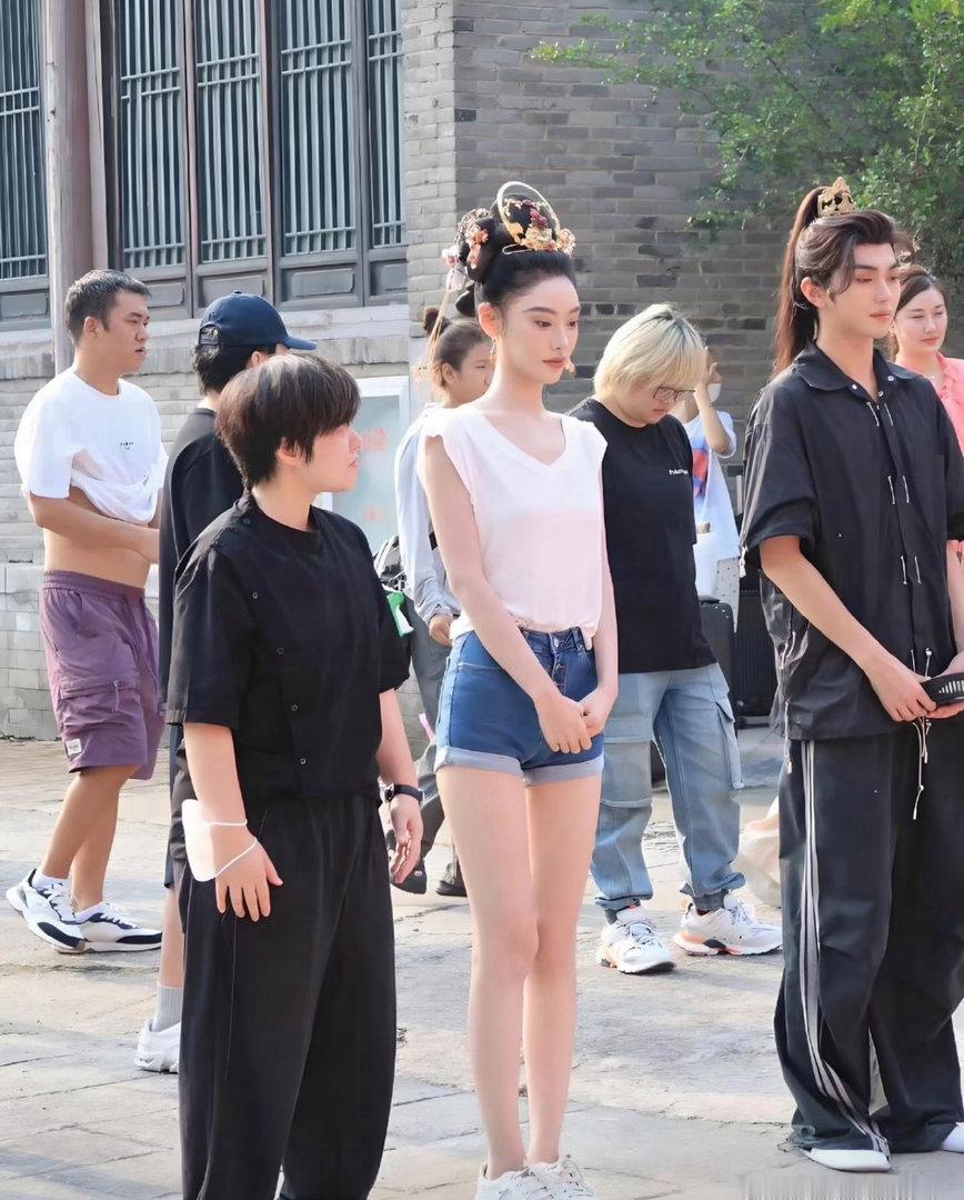 街边遇到的路人小姐姐，这颜值可以当明星了 
