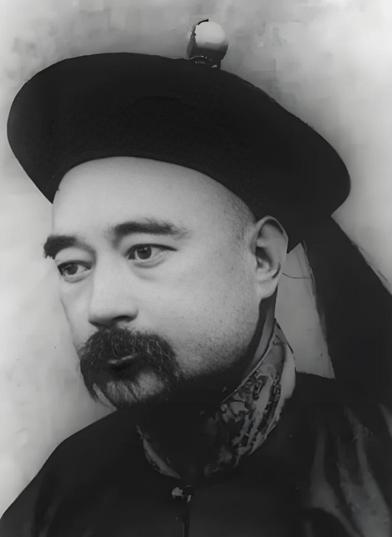 湘军前期，最能打的当属李续宾，后来才是鲍超。
李续宾的战绩相当辣眼，截至咸丰八年