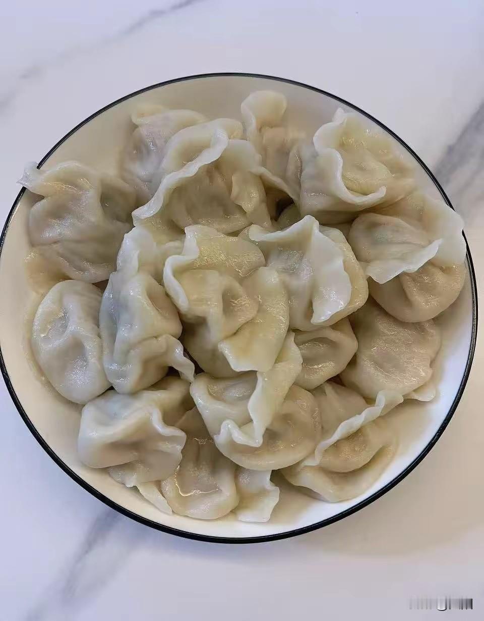 一锅没盐的饺子，看出一家四口的高情商
 
小张下班刚推开门，一股面香就飘了过来，