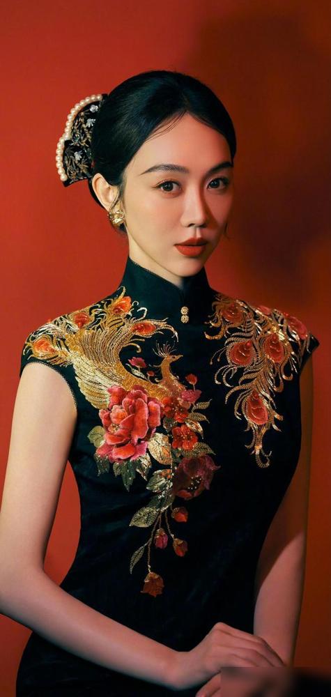 你看春晚没？镜头追着拍的粉旗袍美人，居然被喊了10年“会做饭的二胖”！
202