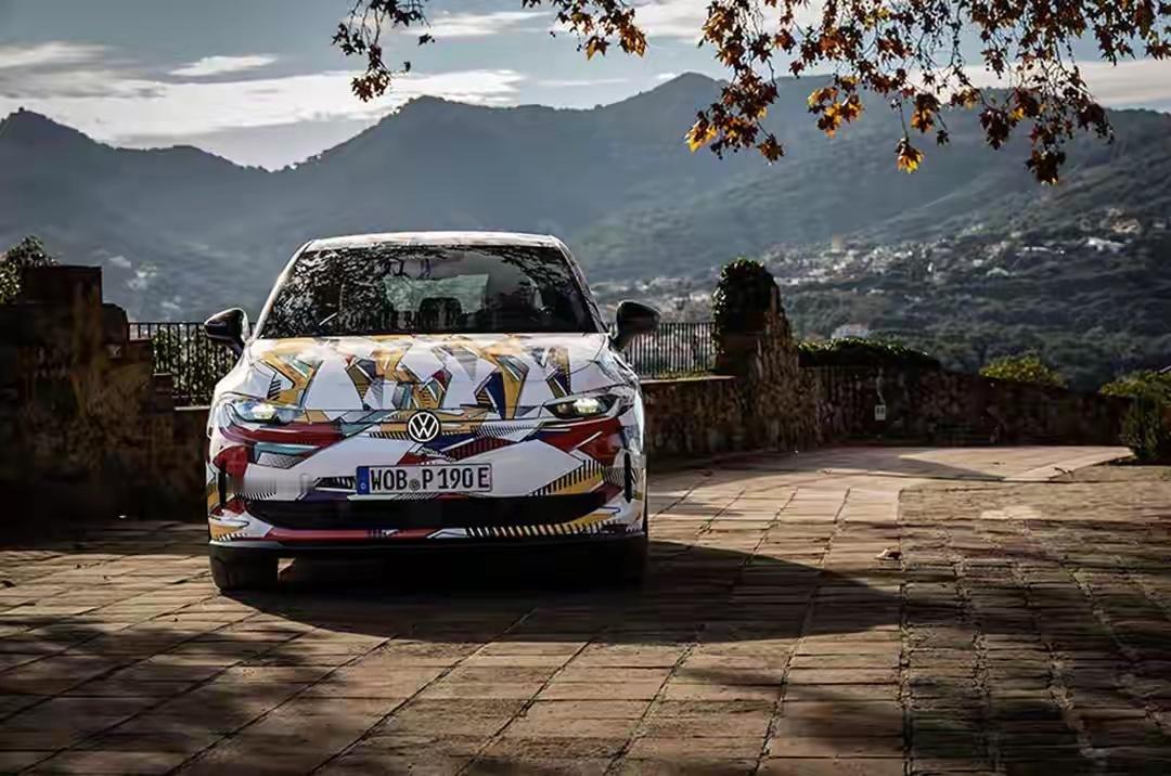 最近有消息说，大众要把经典的Polo改成纯电版，叫ID.POLO，预计今年就能上