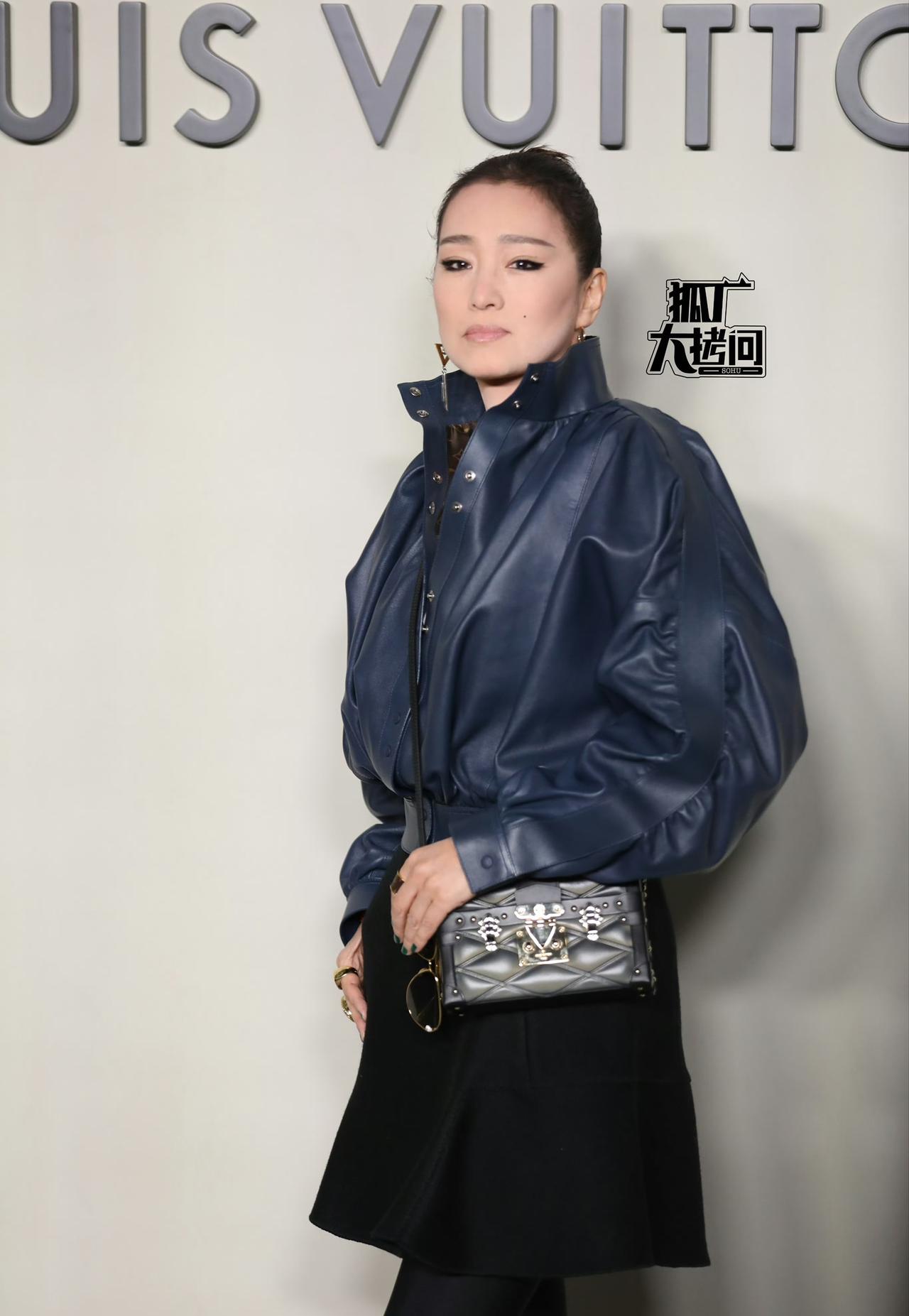 今日明星同场线下活动，你觉得谁的状态比较好：
 巩俐权威无需多言，
王楚钦棕色牛