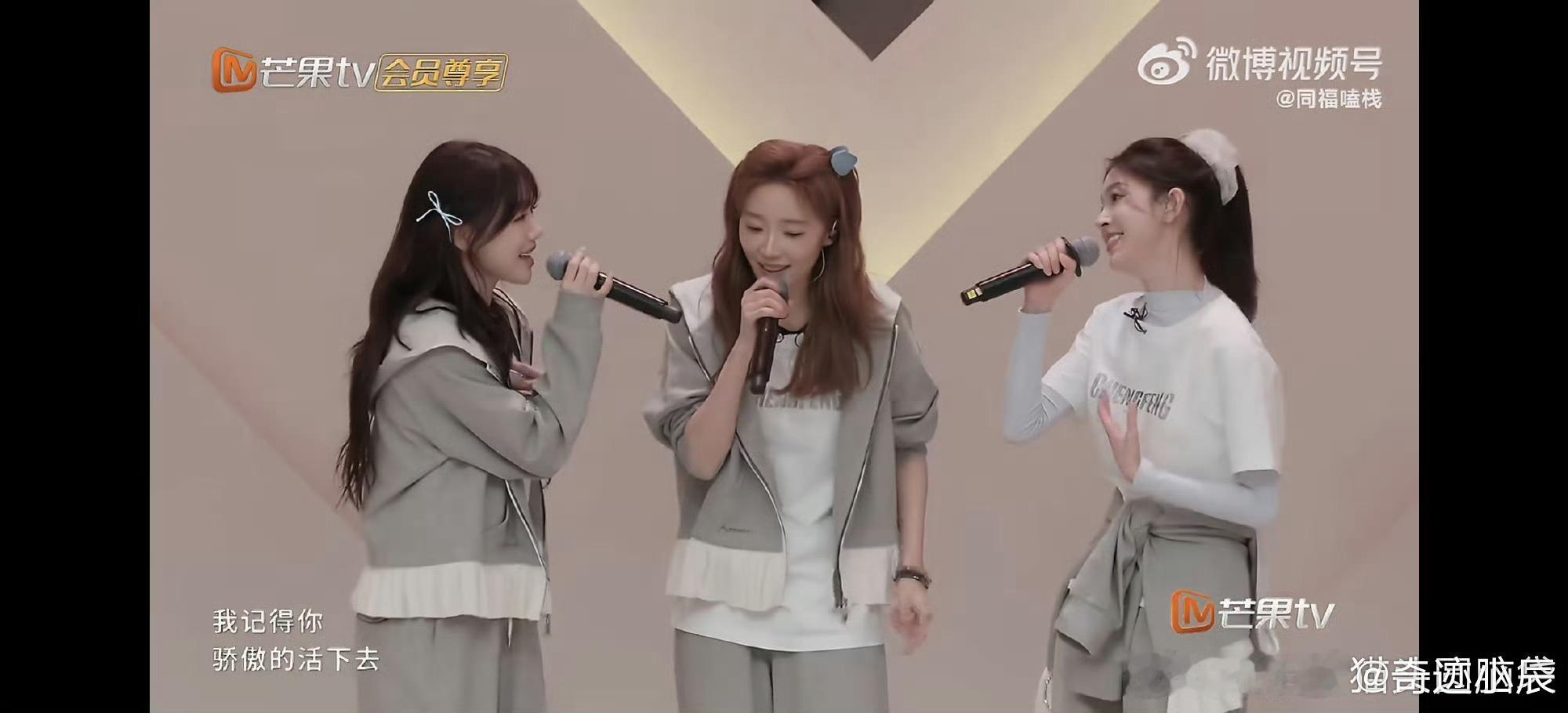 张月组一公小考元气感 张月组一公小考元气感绝了！舞台风格明快又有活力，成员们状态