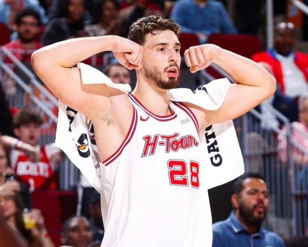 北京时间2026年2月1日，NBA常规赛火箭主场111-107险胜独行侠。此役双