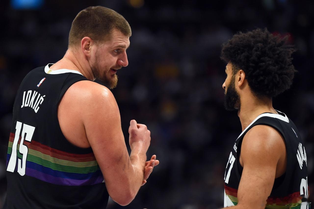 NBA官网公布了最新一期常规赛 MVP 榜单，前3分别是约基奇、亚历山大、东契奇