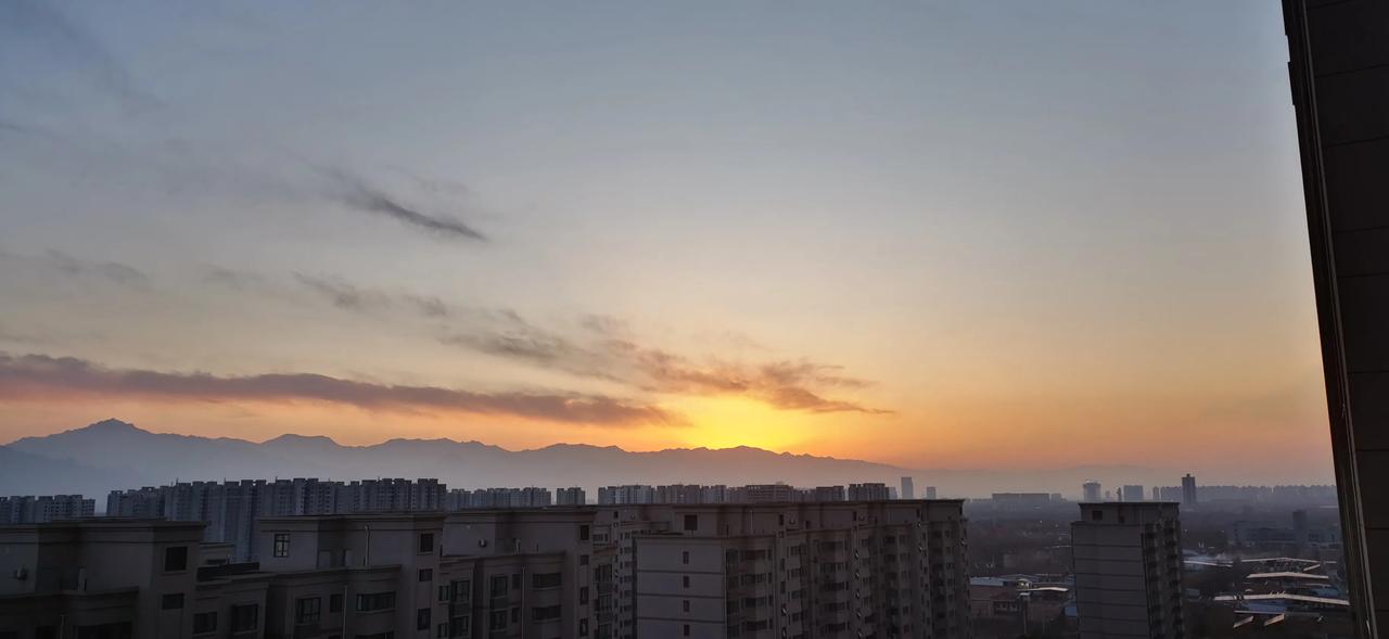 一路山色，随手拍一张风景照
