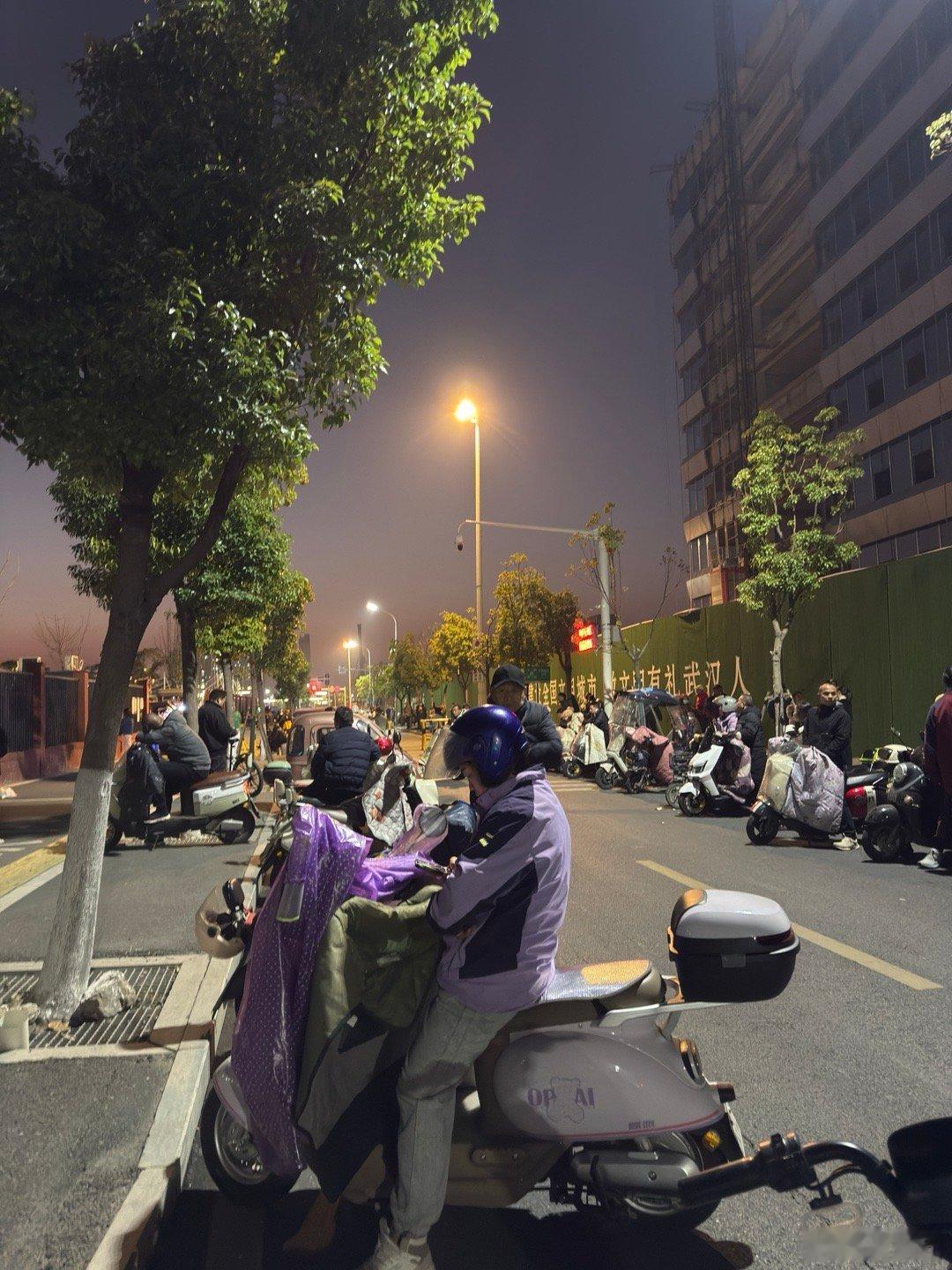 有一个真相真相，要爱大家喜欢的人，要爱闪闪发光的人，不要去捡漏，成年人是不可能捡