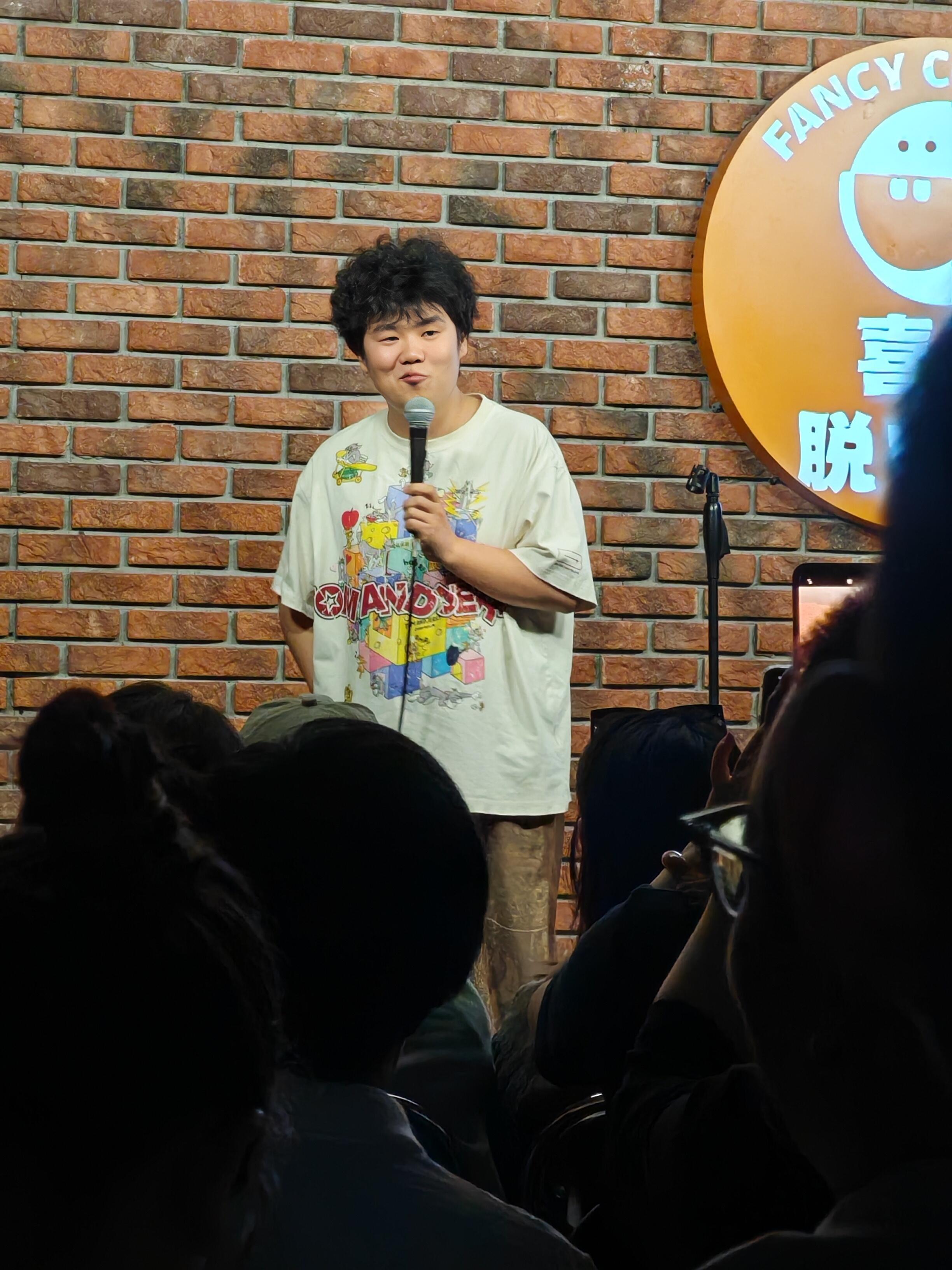 周深被赵越的表演深深打动了 赵越的表演是真的有力量，不是靠嘶吼或夸张，而是用细腻