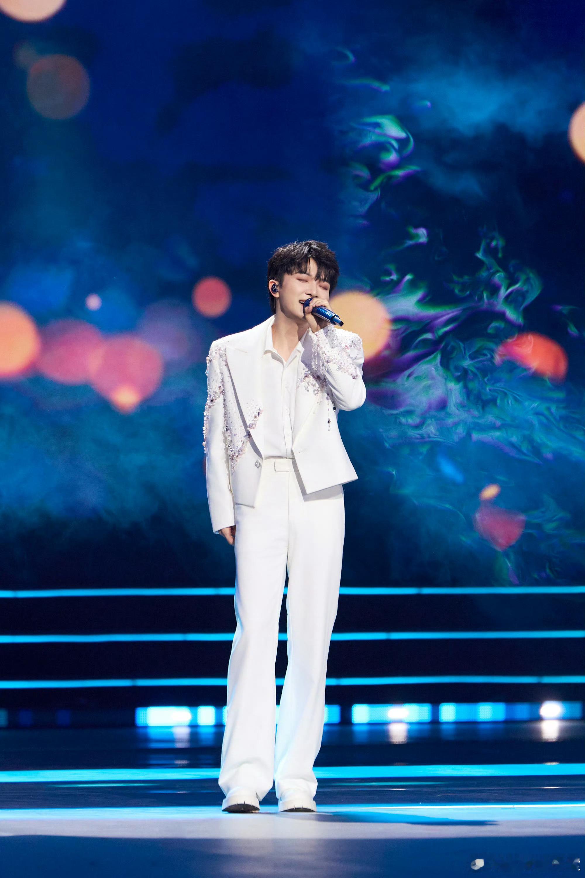 周深在我脑海里盖超市 难怪歌名叫这个，听完之后我脑海里真的出现了一个超市，周深站