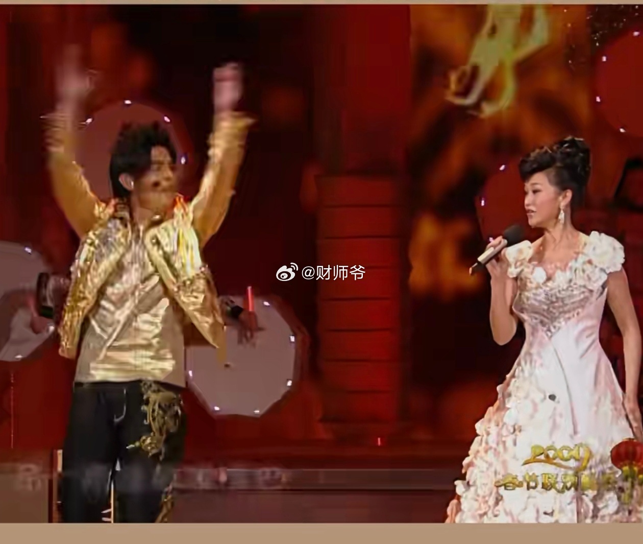 周杰伦的《湘女多情》这首歌我以为是致敬宋祖英的。宋祖英是湖南人。两人曾多次合作，