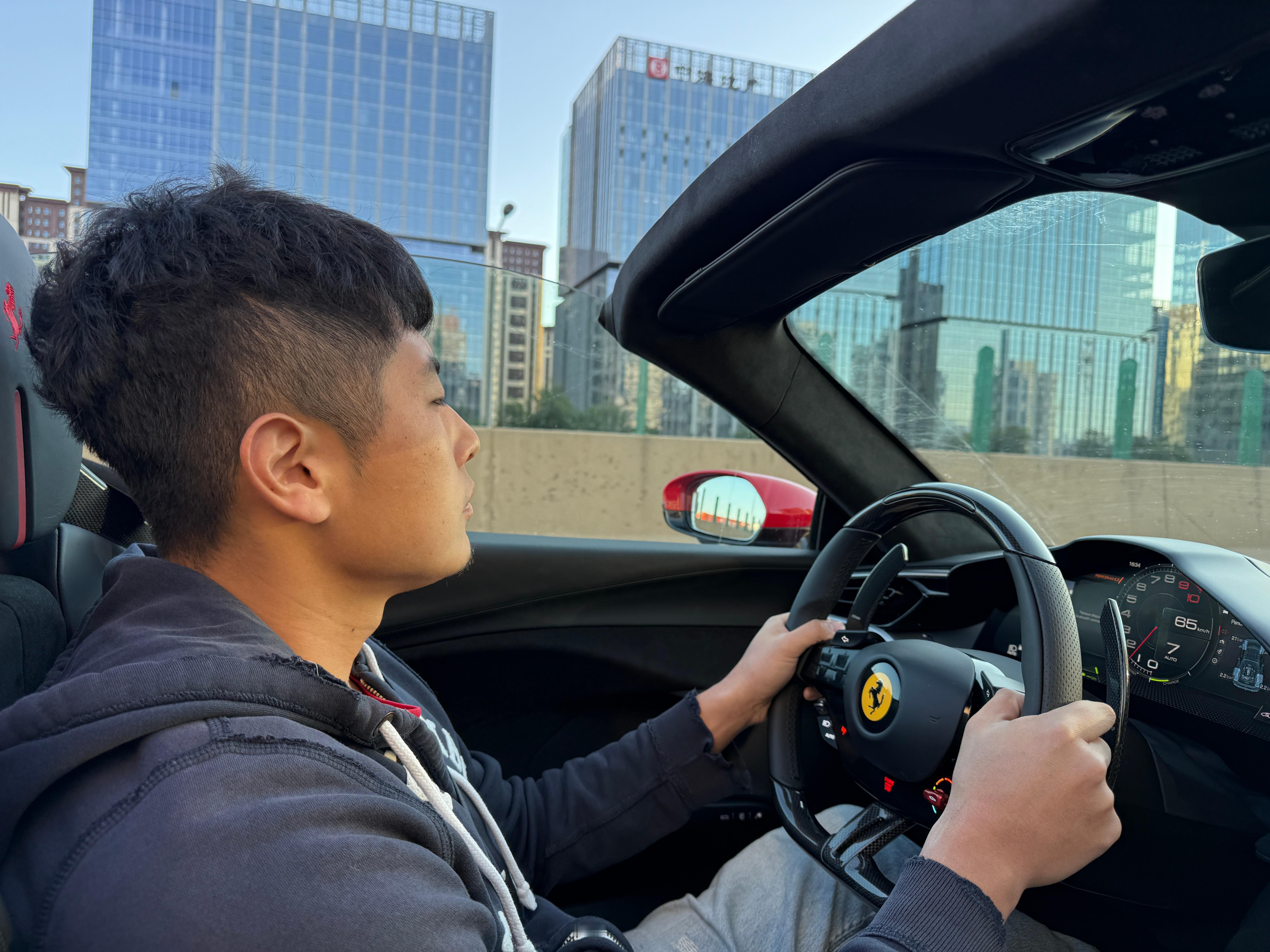 法拉利车主，限时回归，是不是有几份当年车主的从容？[二哈] ​​​