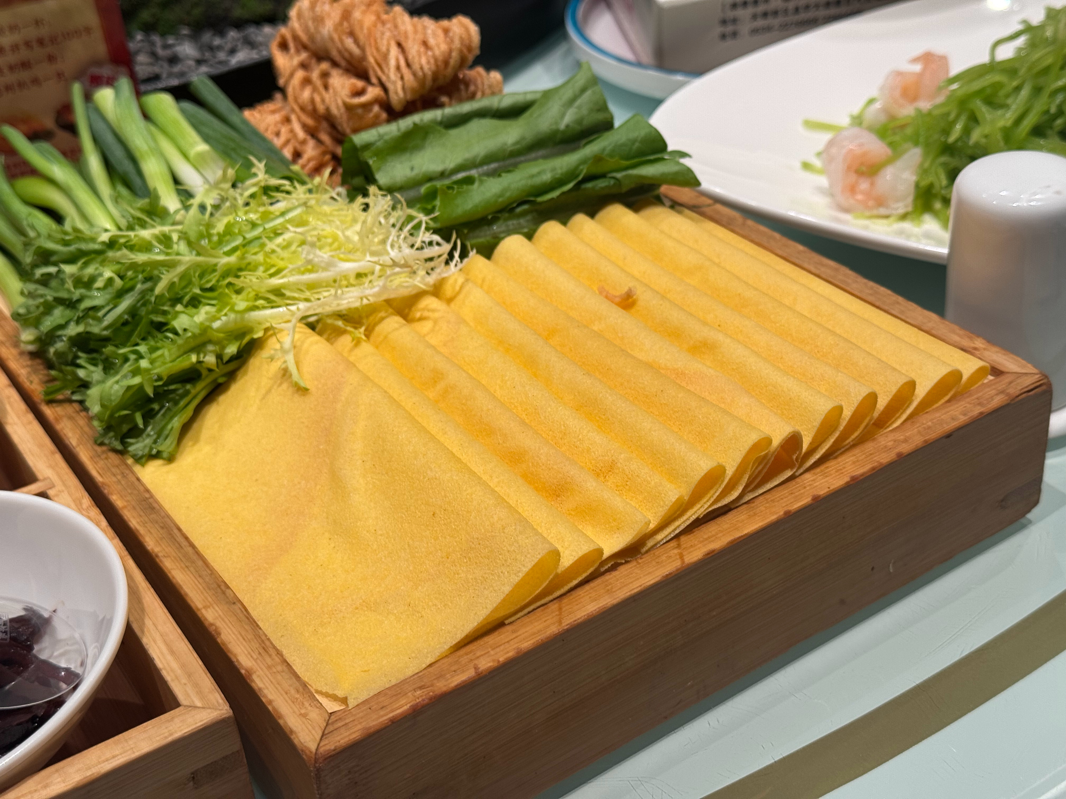 想起来前两天第一次吃山东卷饼，真的还给我整不会了。当时以为饼都那样的口感～但这个