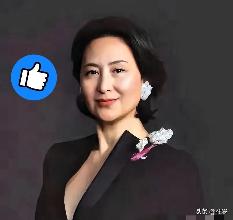 何超琼，冲上热搜！
3月31日晚上，赌王最厉害的女儿何超琼，突然冲上热搜，这次她