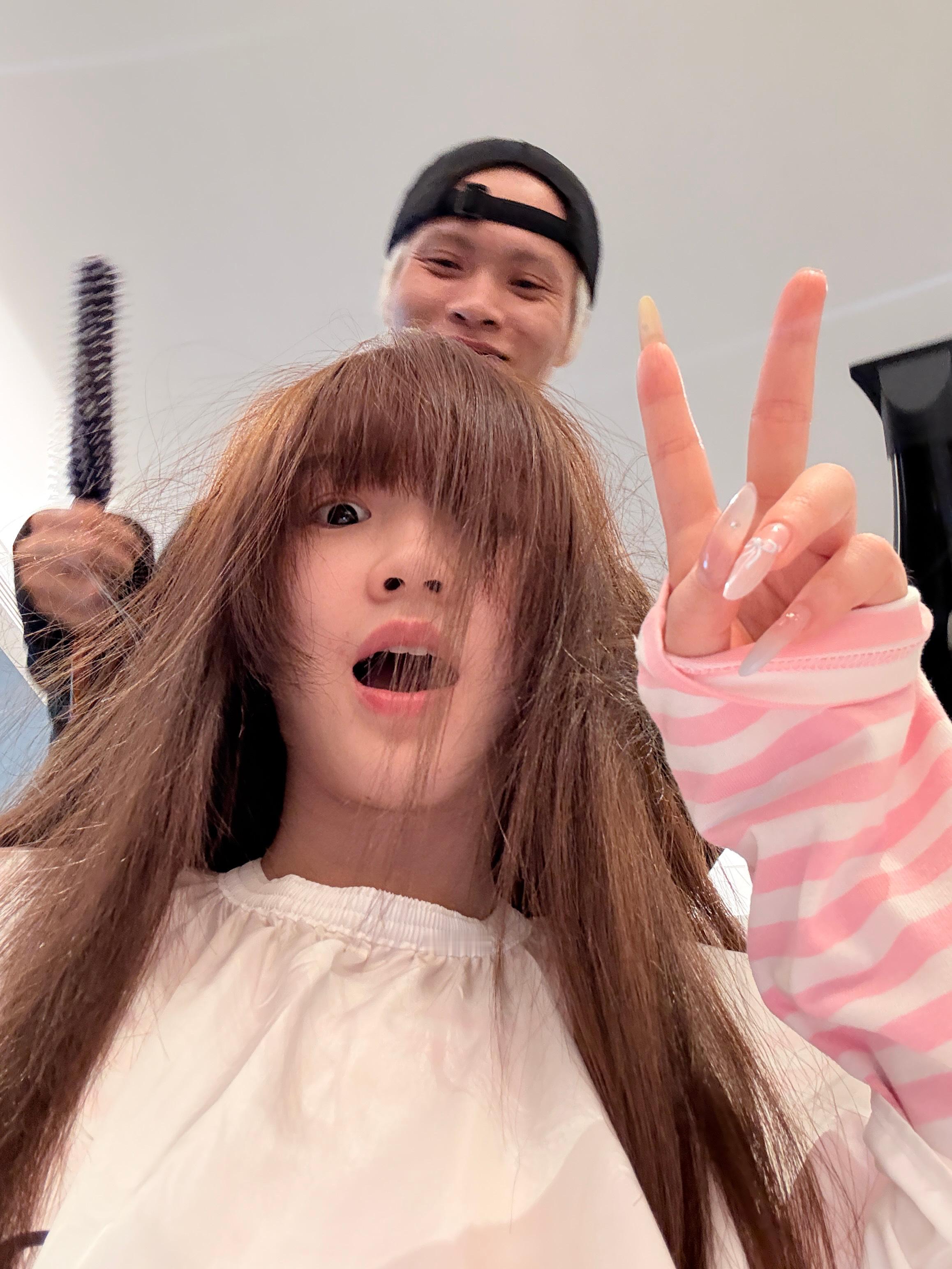 Hello～ 我接头发接到了早上7点…… ​​​