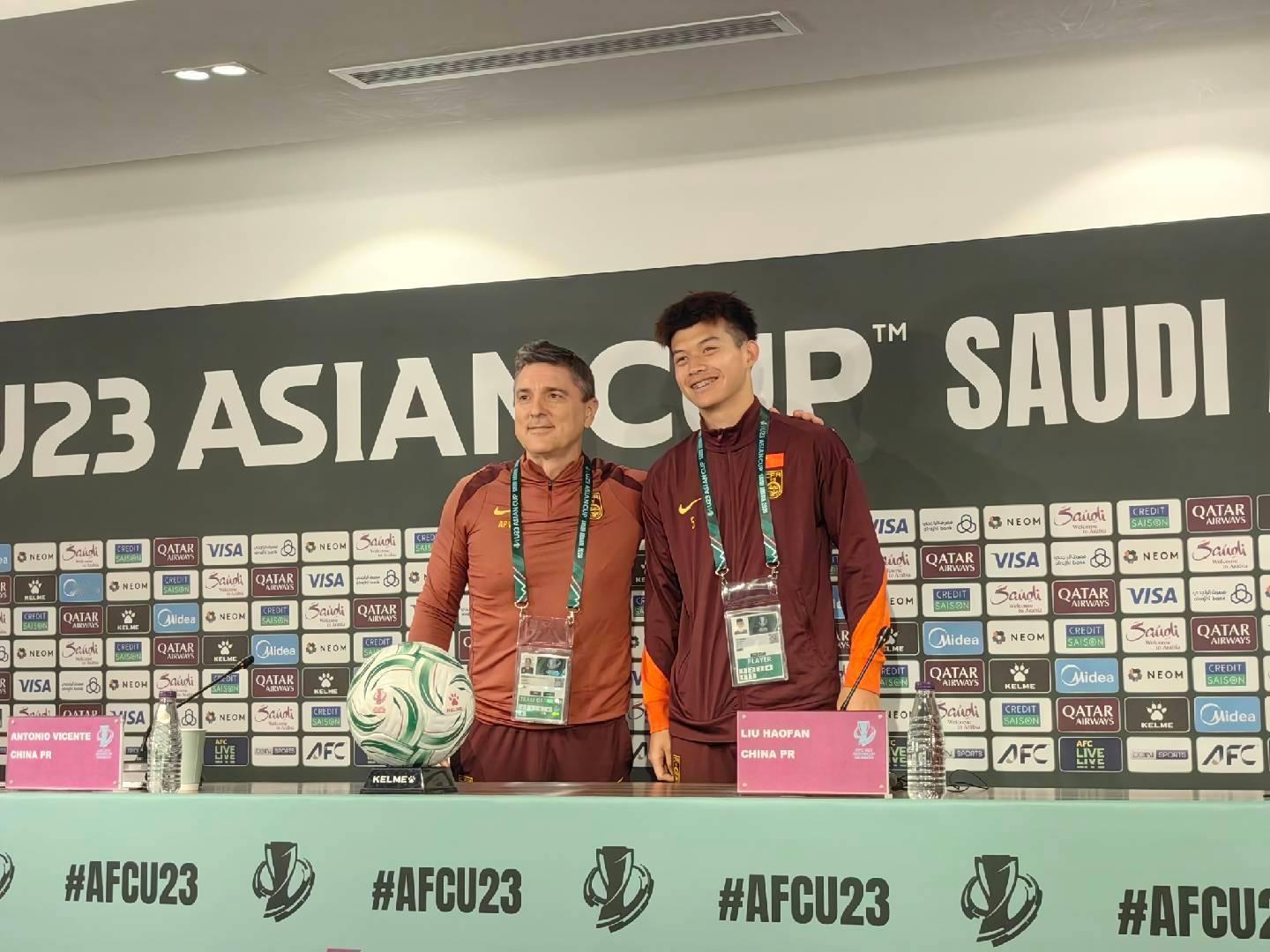 在被问及面对越南，和之前的对手有哪些新的事项需要注意时，出席新闻发布会的U23国