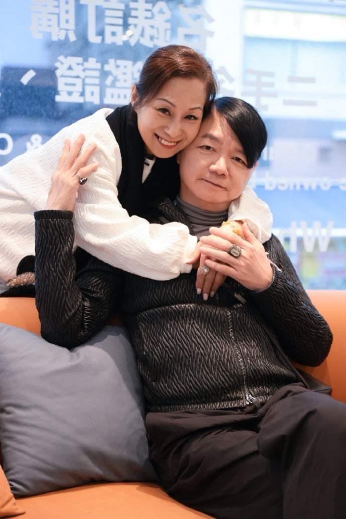 陈美玲，还是没能躲过病痛的折磨，
离开人世间了。
之前看她和艾威参加《再见爱人2