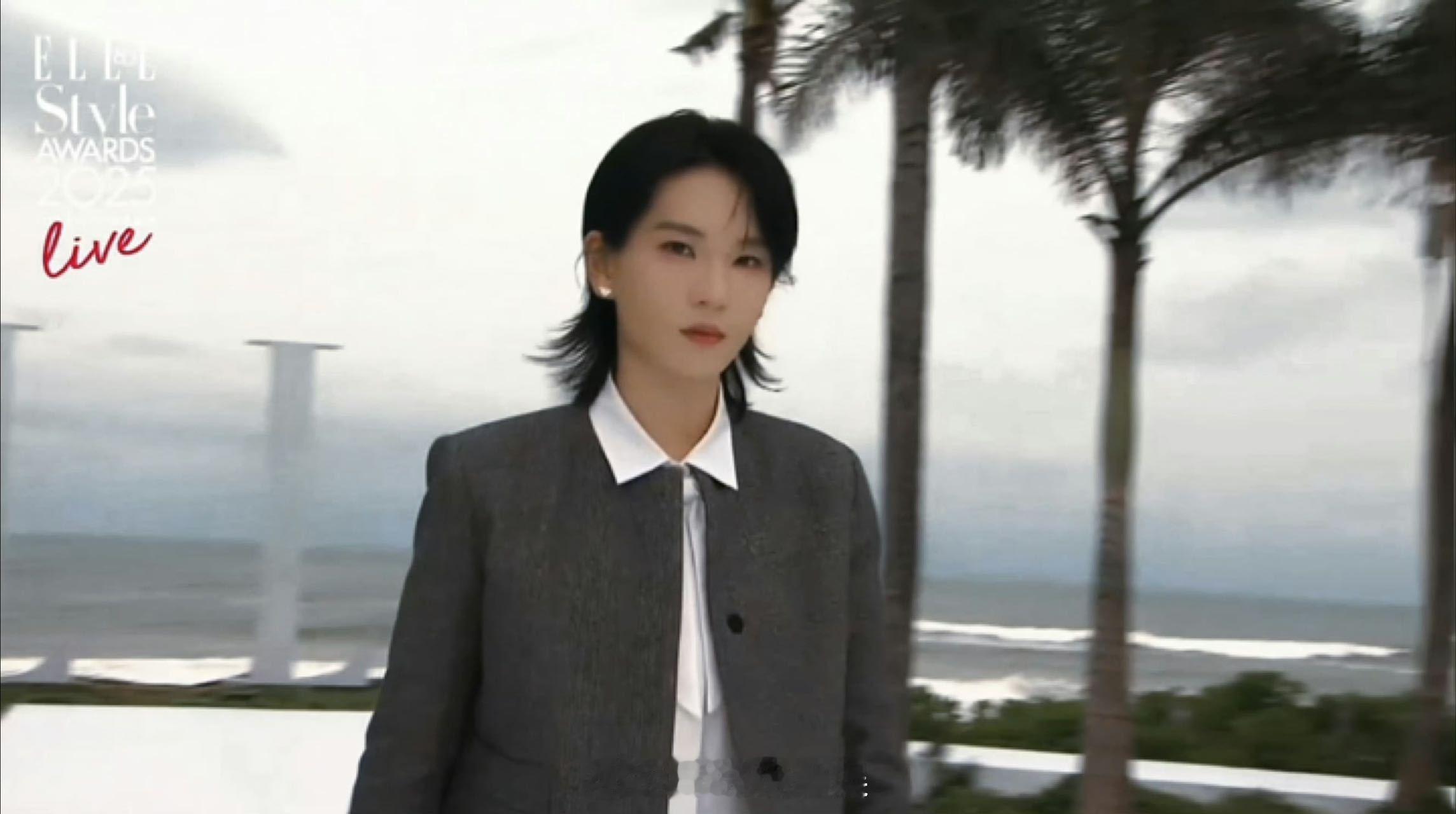 陆柯燃怼脸完全主人级别 陆柯燃这种“主人级别”的自信，源于绝对能打的骨相和强大的