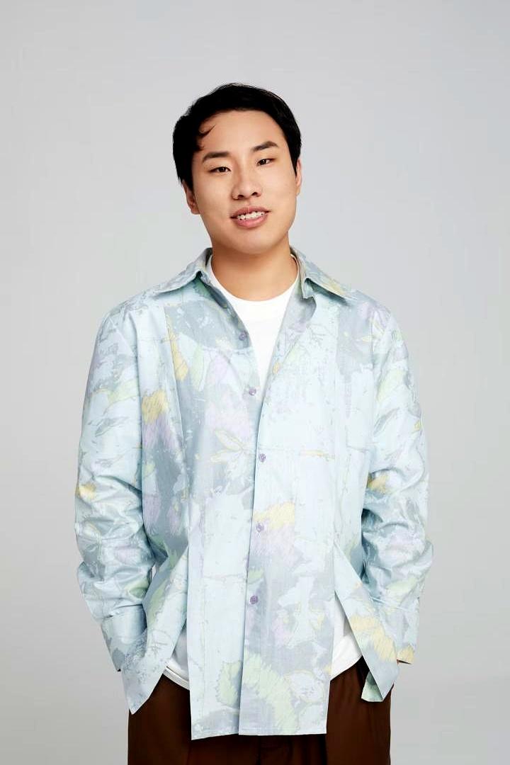 徐志胜这段话一出来，真的挺戳人的。
伊能静问他最崇拜女朋友什么，他没说颜值，也没