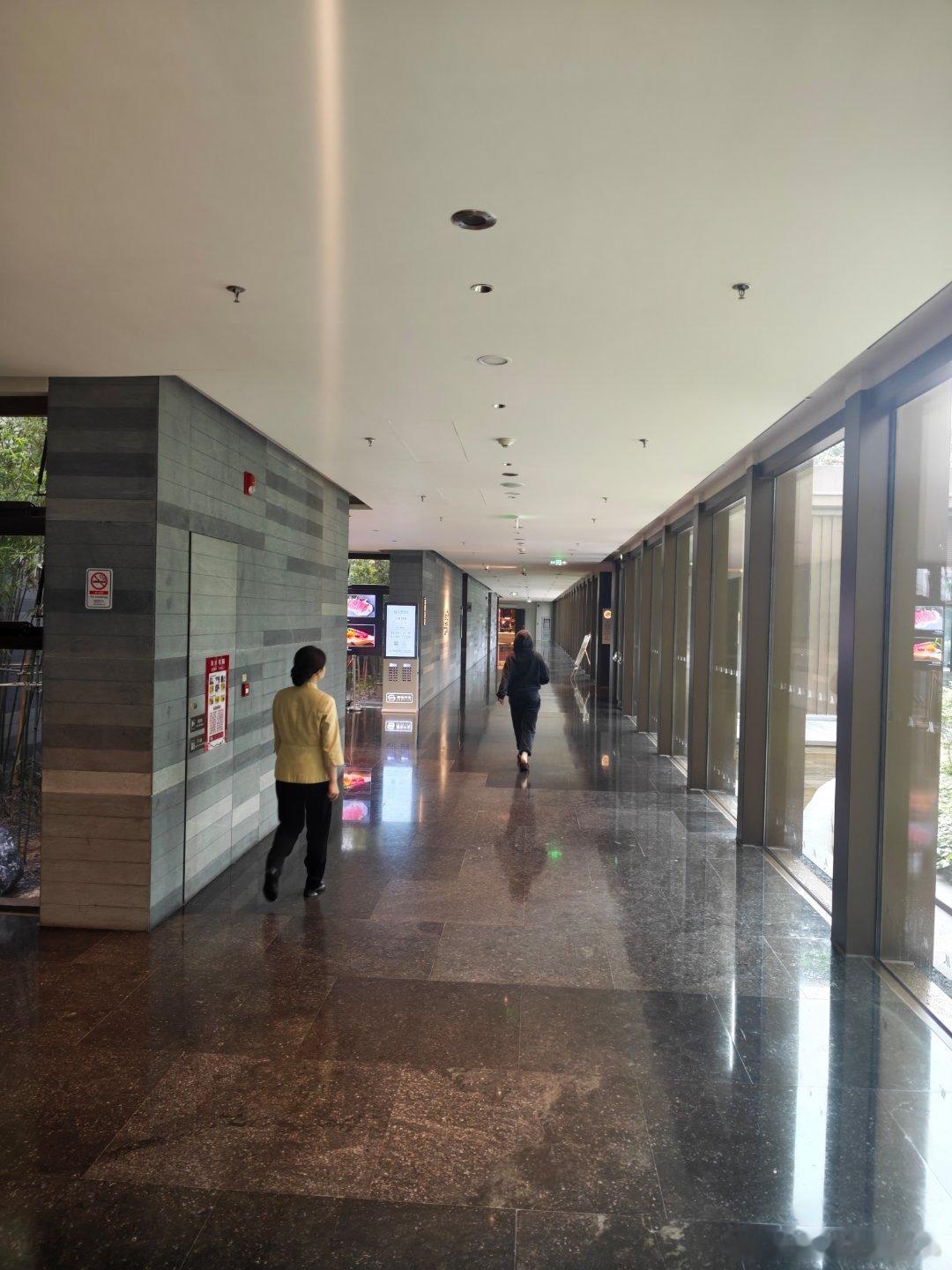 白云区重要的地标：万豪国际酒店。同合作20多年的泰国老客户老朋友聚会。开心不亦乐