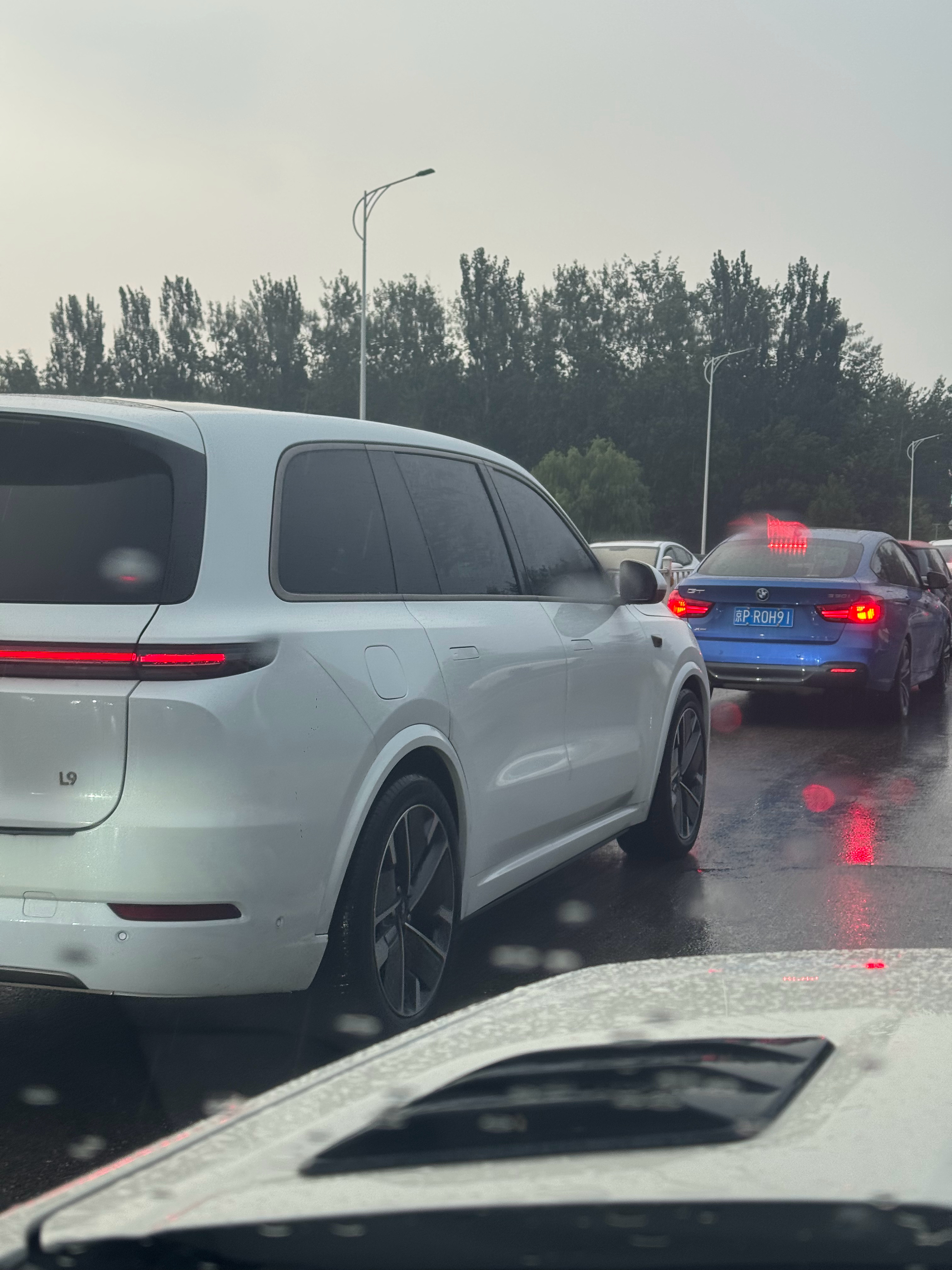 2025款白色带金边的理想 L9 Ultra挺帅的理想L9[超话] ​​​