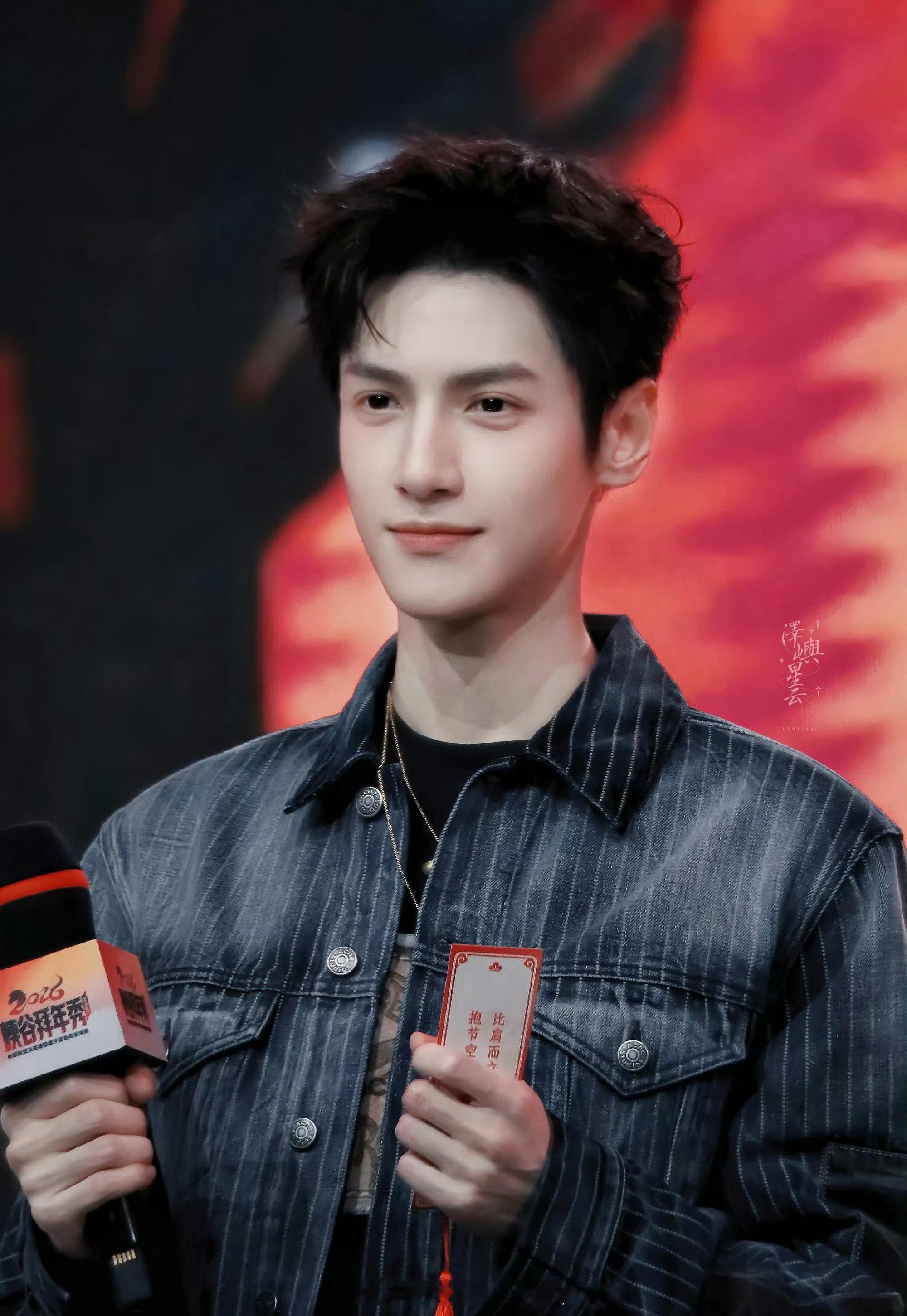 罗云熙、侯明昊今日份直播活动截图，两人的状态怎么样？ 