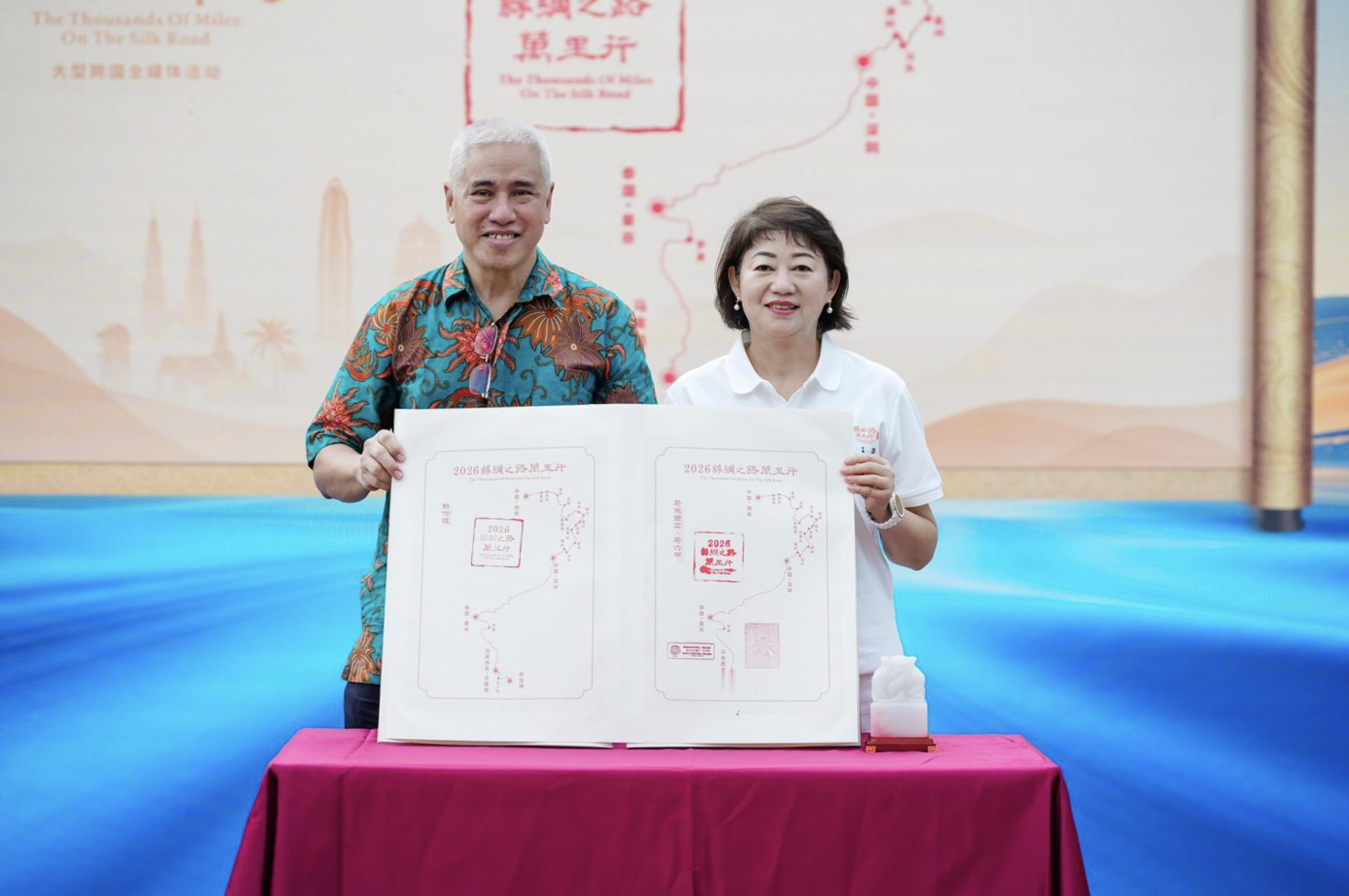 这次比亚迪护航“丝绸之路万里行”跑到新加坡，我觉得挺能说明它现在的全球化开启了新