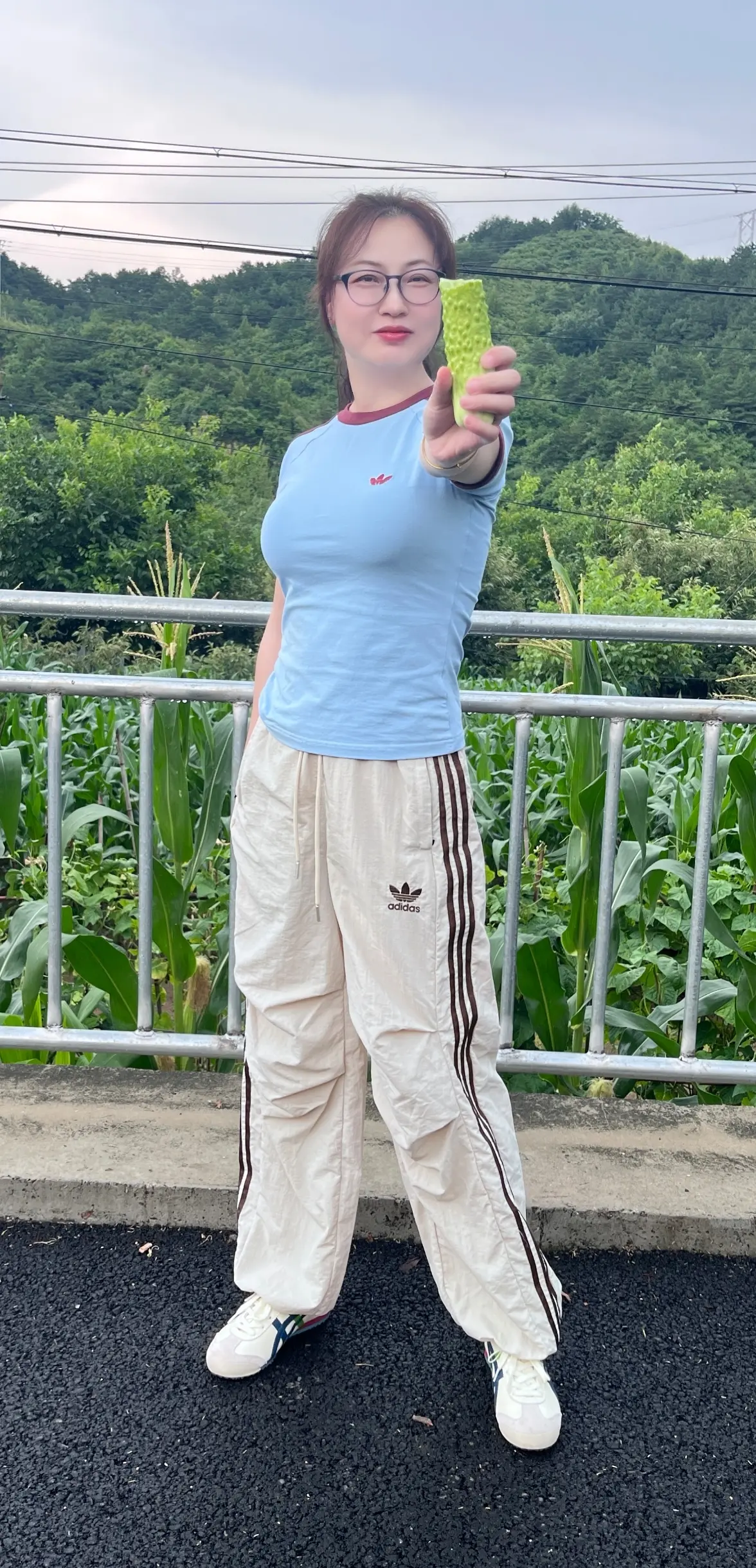 不是不想跟你谈，而是我家太困难，你家楼下有保安，我家山路十八弯！