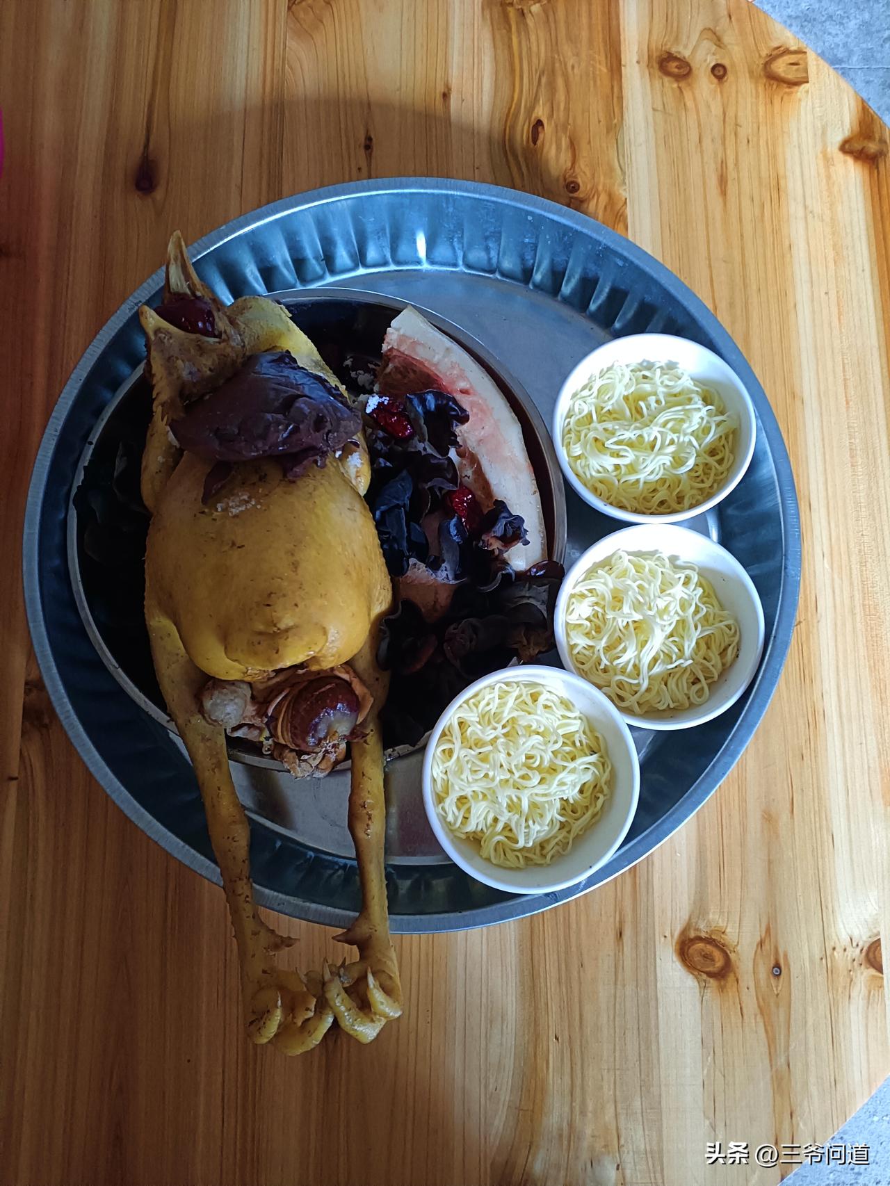 78元三盘米饭🍚贵吗？如果是大食堂的质量大食堂的环境，肯定是贵的，但是餐馆比较