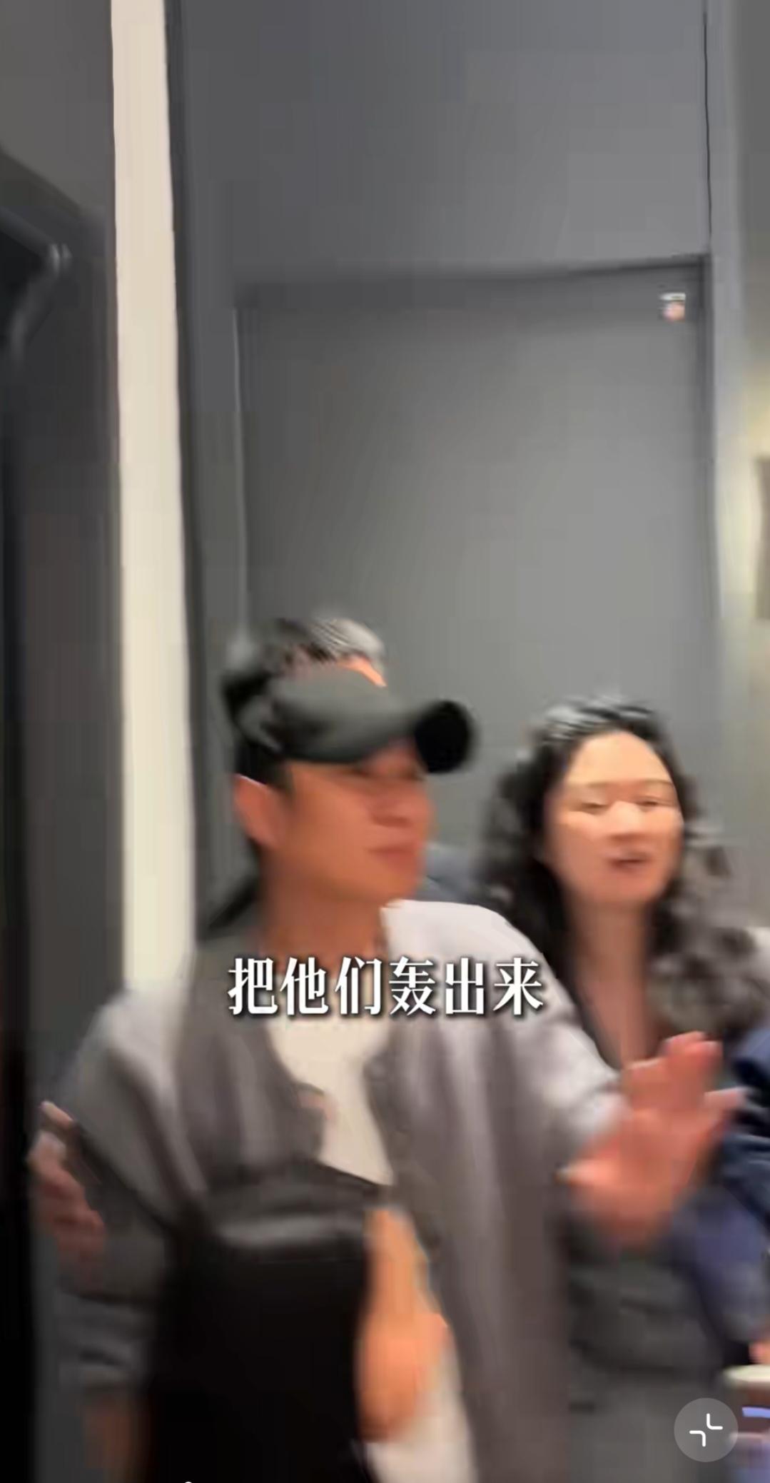 文章在上海开的陕西面馆“八号院儿”最近引爆网络。有人3点排队，直到晚上8点半才吃