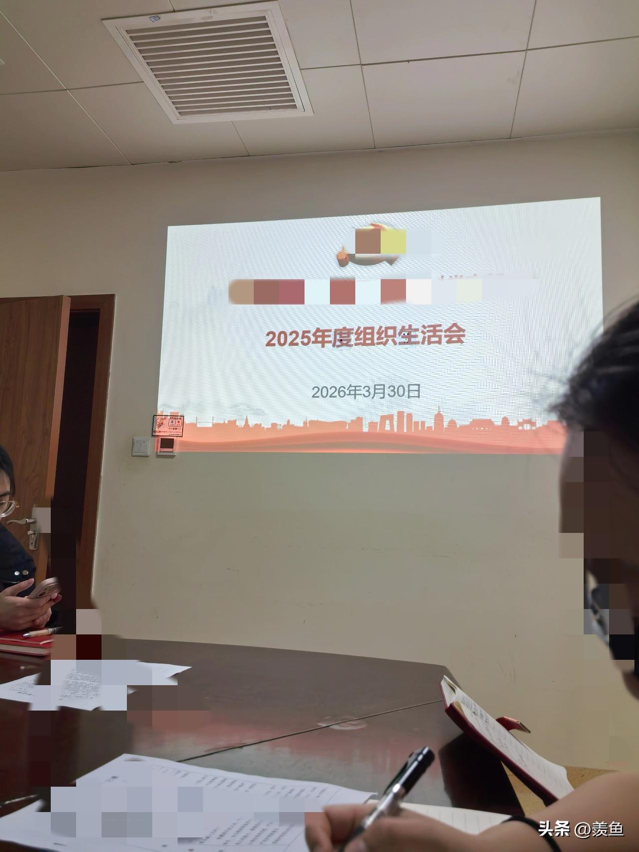 今天真是忙疯了，说忙也不算是忙，只是时间全都被占完了！早上来上班，九点多姑娘老师