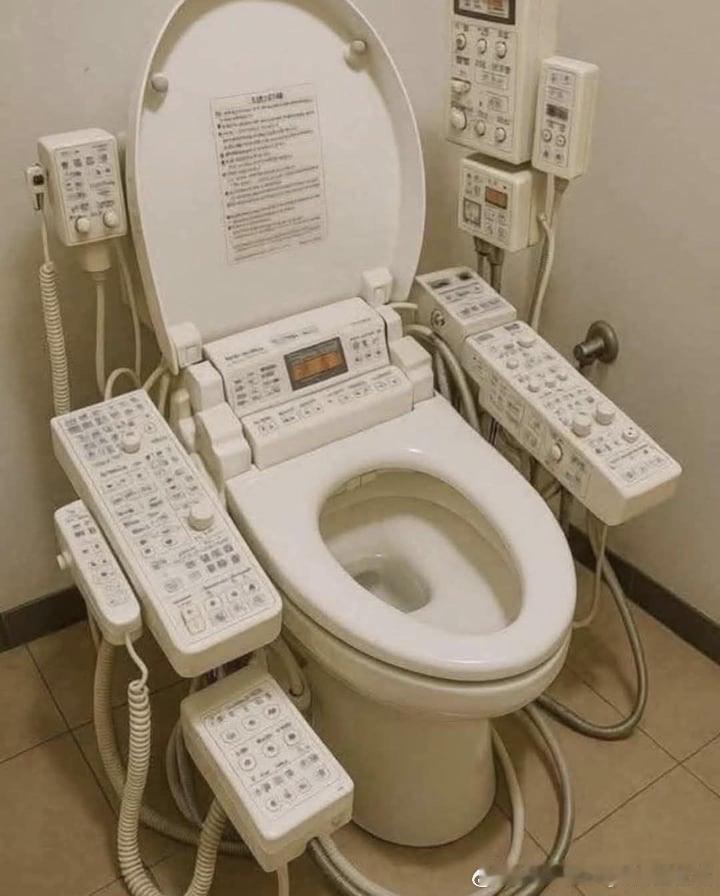 AI认为，人类的马桶会发展成这样 ​​​
