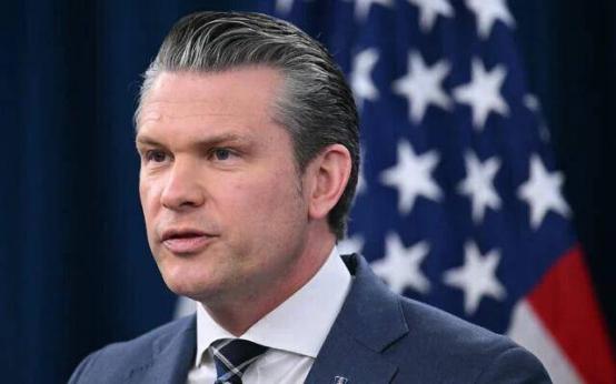 美国的国防部长就凭一张嘴，直接把对伊朗动武的法律期限给“按下暂停键”了，还嘴硬说