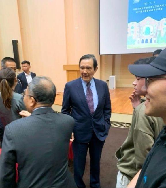 台湾地区，长期阻碍中国统一就是马英九

这个人非常之狡猾！在他担任领导人期间，从