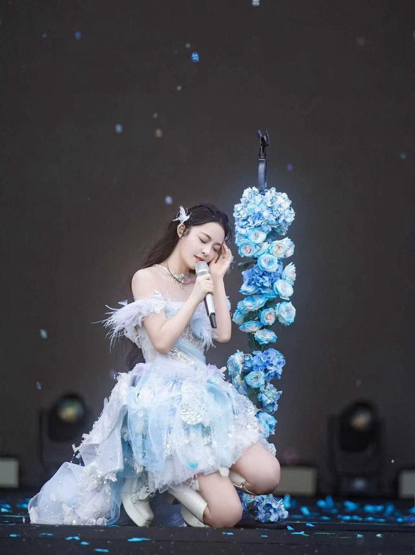 李莎旻子直播有效求职算是打开了求职新思路，李莎旻子用才艺直播的方式推介自己，不靠