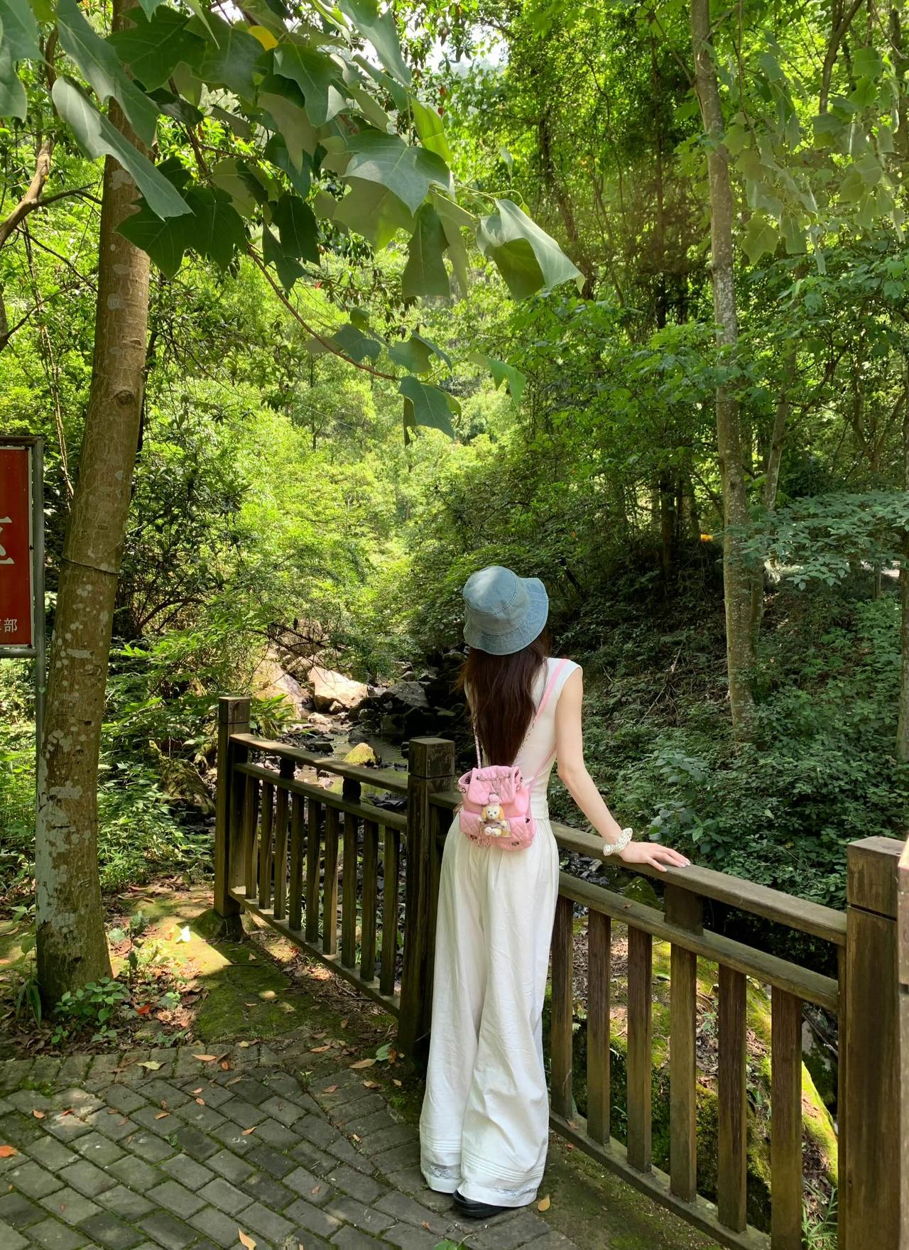 “我们不需要解开误会 彼此过好各自的生活
 永远不见面 就是你我最大的和解”。