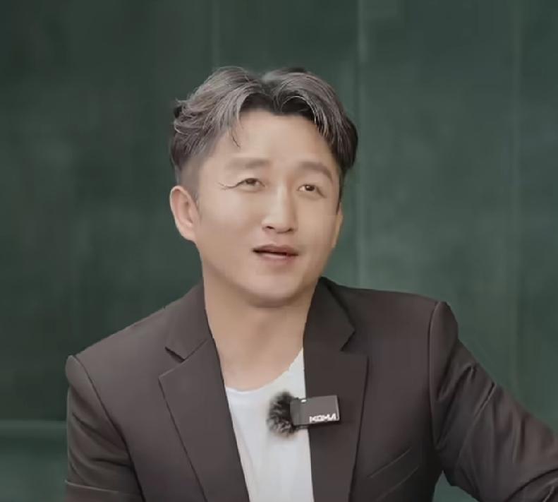 一直以为邹市明放弃体制内工作，开拳馆是为了赚钱，
没想到他想得从来都不是赚钱，而