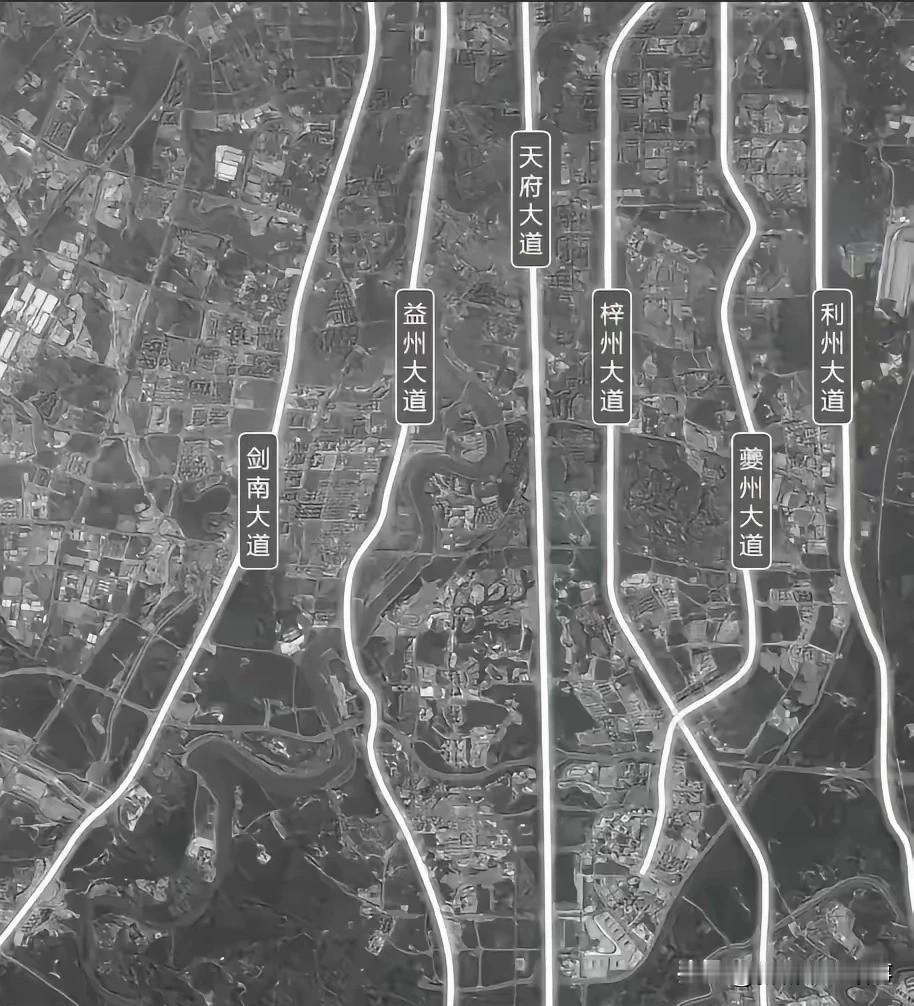 我国十大城市主干大道，仅作为参考（排名不分先后）
北京长安街：毫无疑问的“神州第
