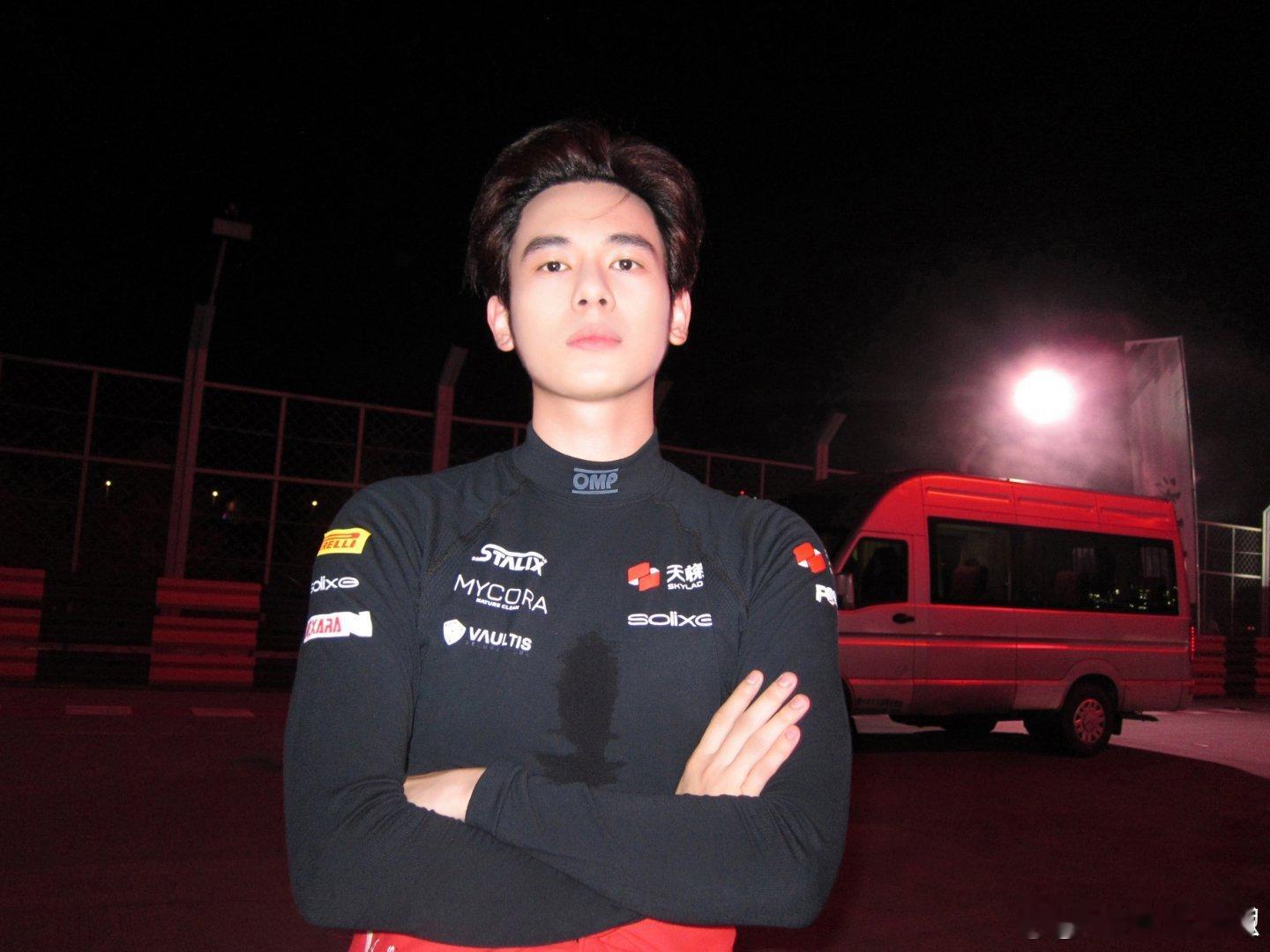 胡先煦cos胡先煦 胡先煦一出手，世豪直接变团宠！《飞驰人生3》里可爱又认真的角