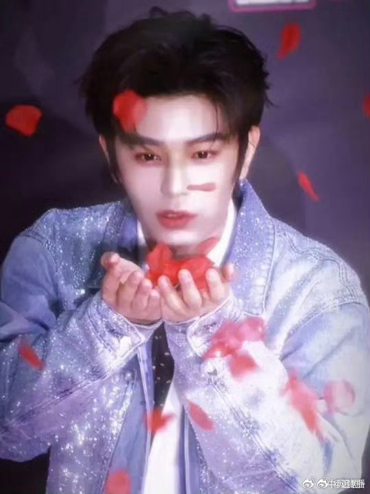 丁禹兮三十岁正是写作业的年纪丁禹兮满分男的满分是答题满分 全方位优秀的丁禹兮，三