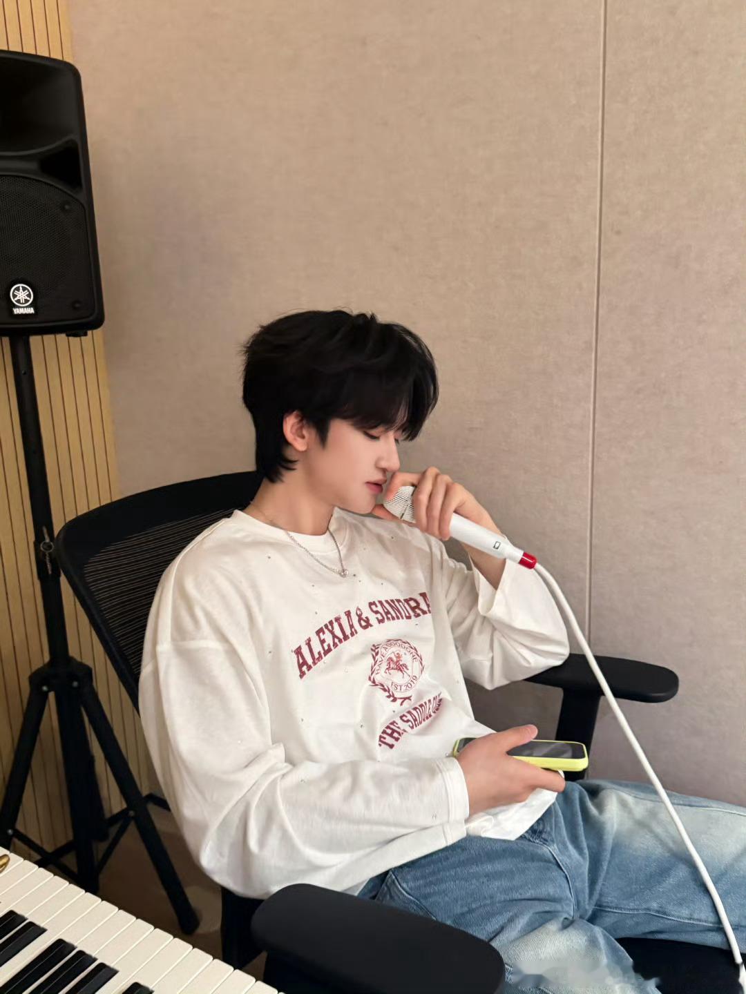 曼秀雷敦青春品牌大使邓佳鑫上线即售空，一秒200w，邓佳鑫商业影响力牛逼 